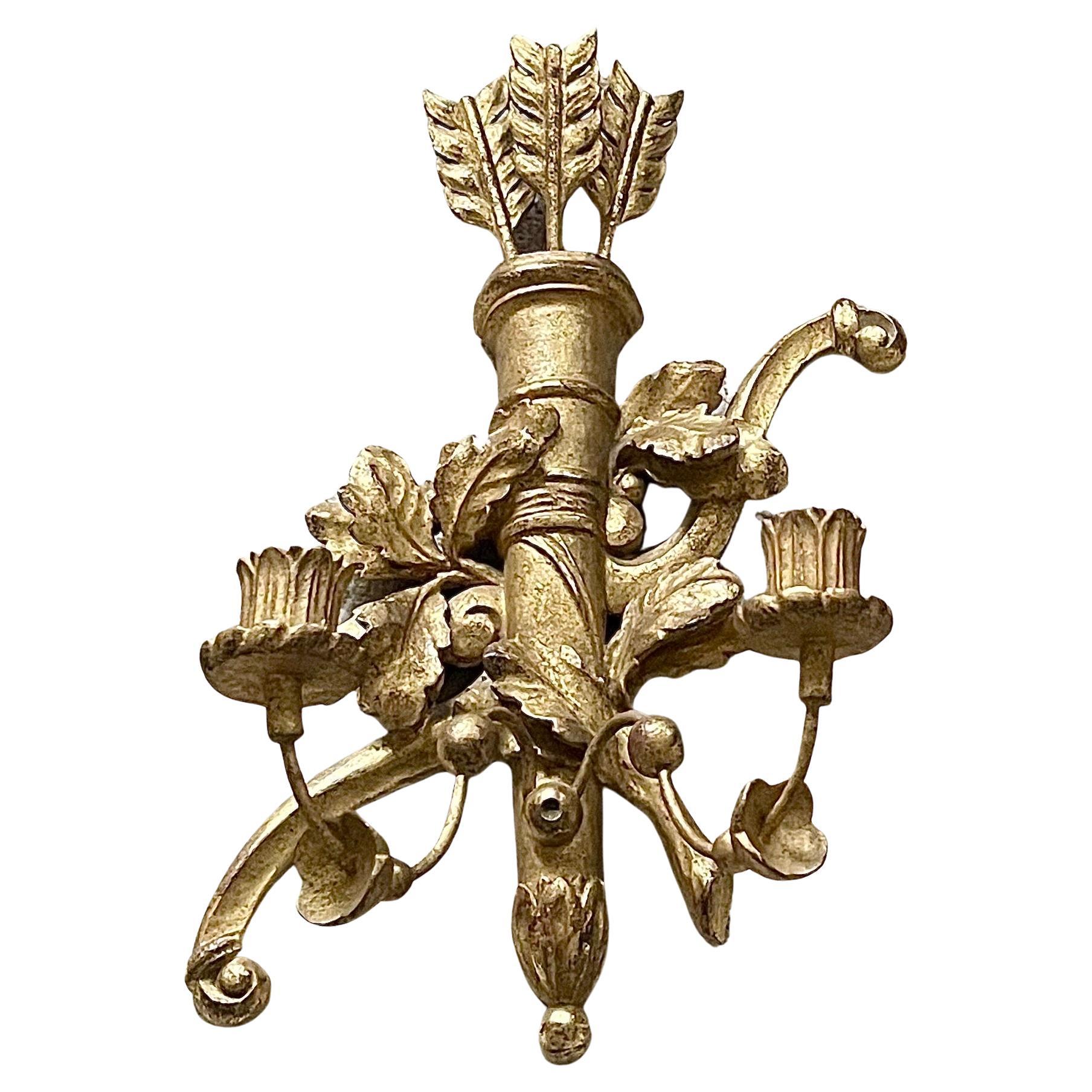 Pair of French Neoclassic giltwood Wall Sconces, 19th Century Madera dorada en venta