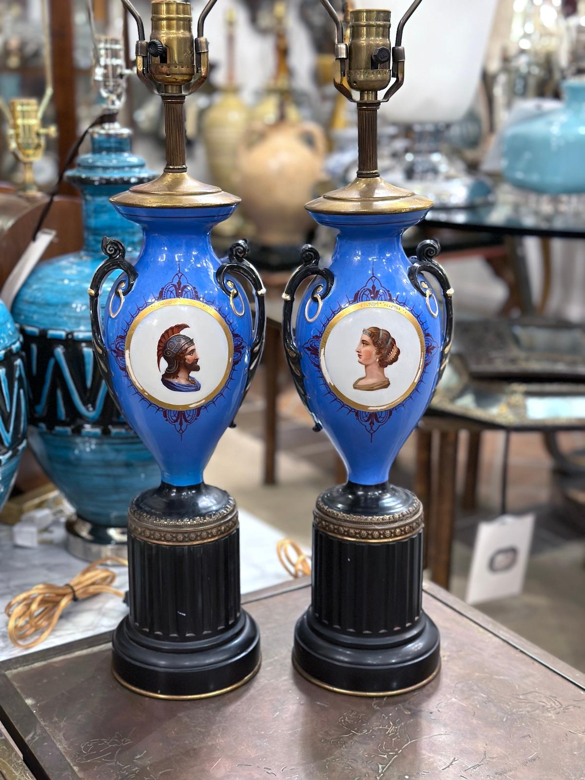 Paar französische neoklassische Lampen im Zustand „Gut“ im Angebot in New York, NY