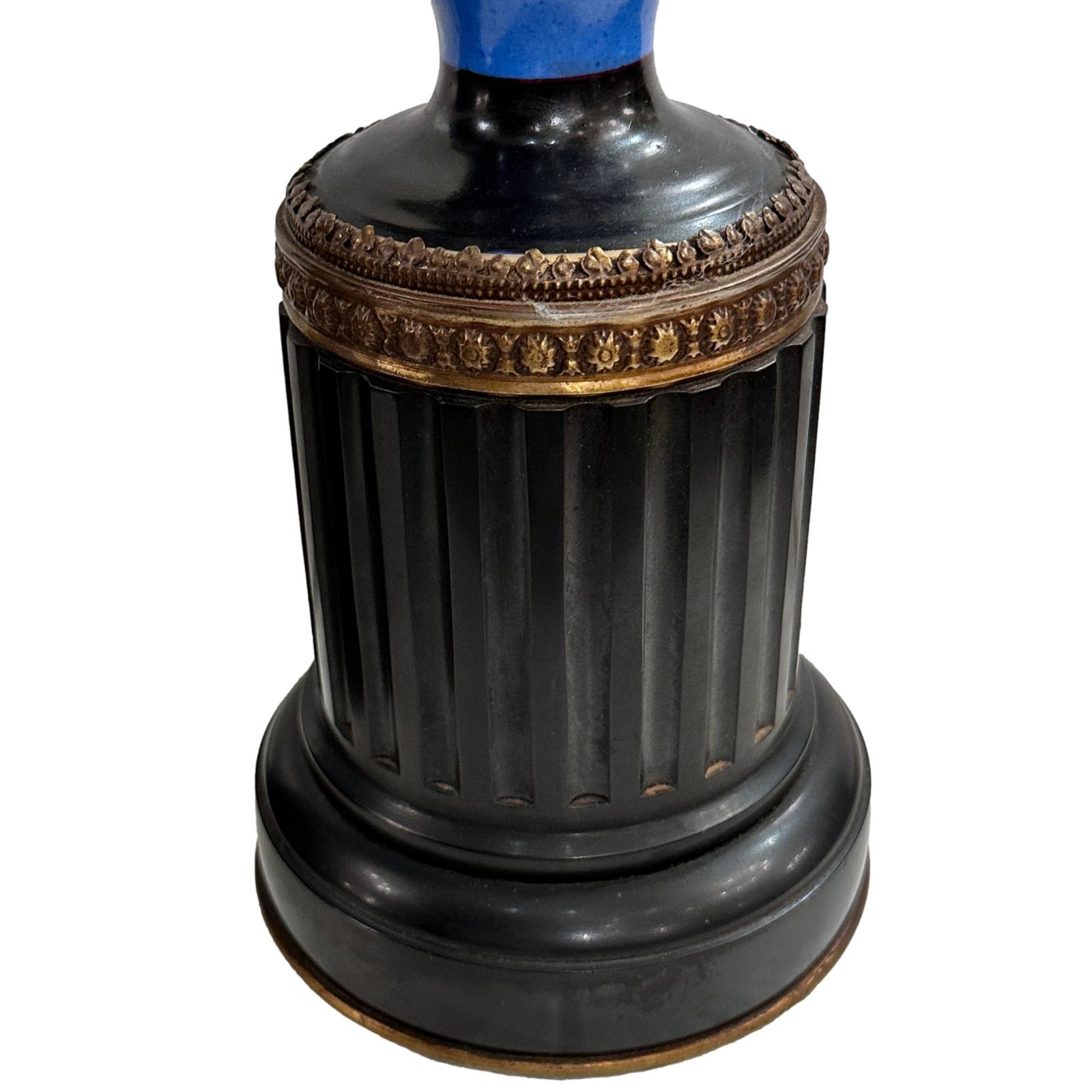 Porcellana Coppia di lampade neoclassiche francesi in vendita