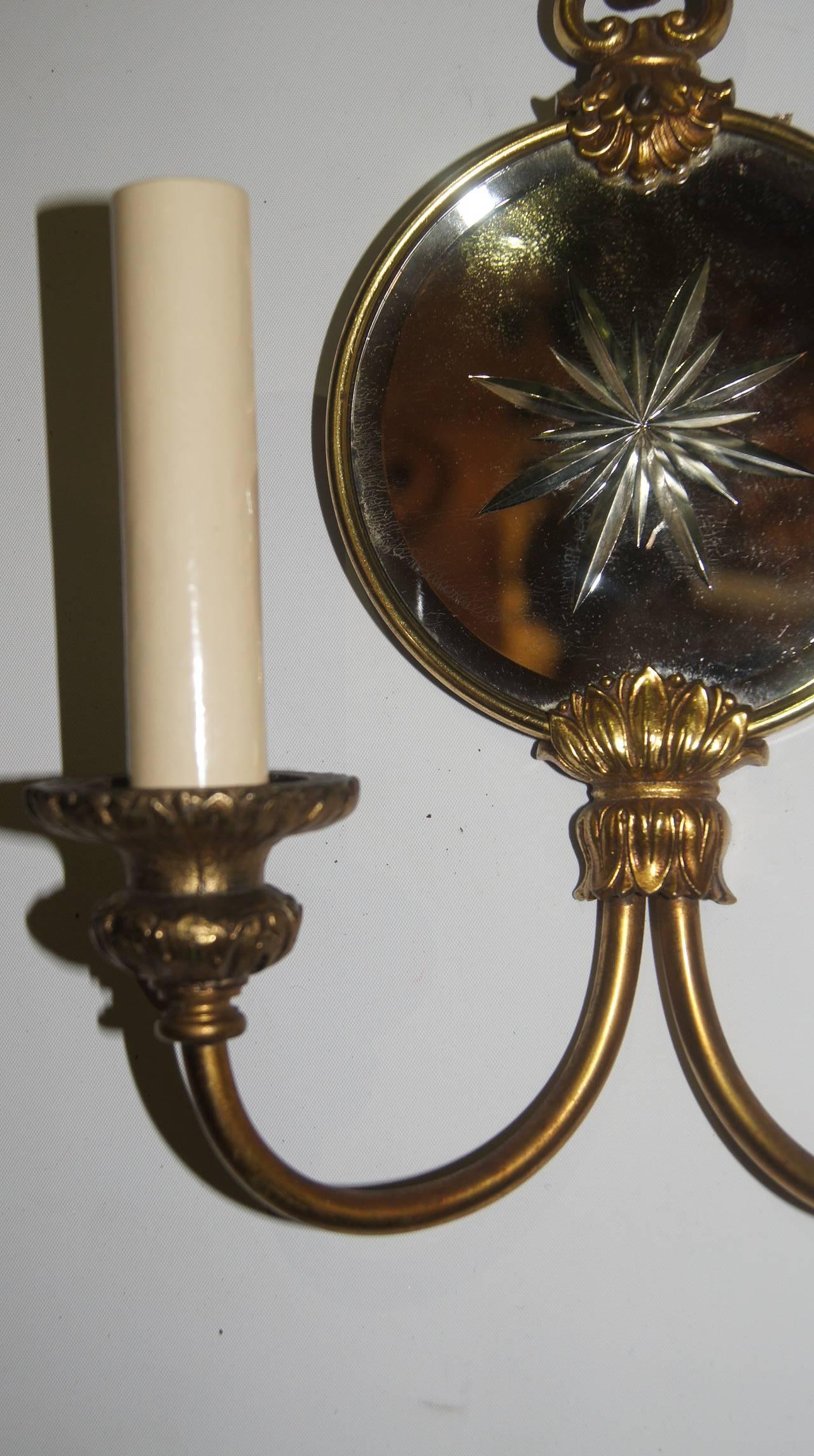 Pair of French Neoclassic Mirrored Sconces In Good Condition For Sale In New York, NY