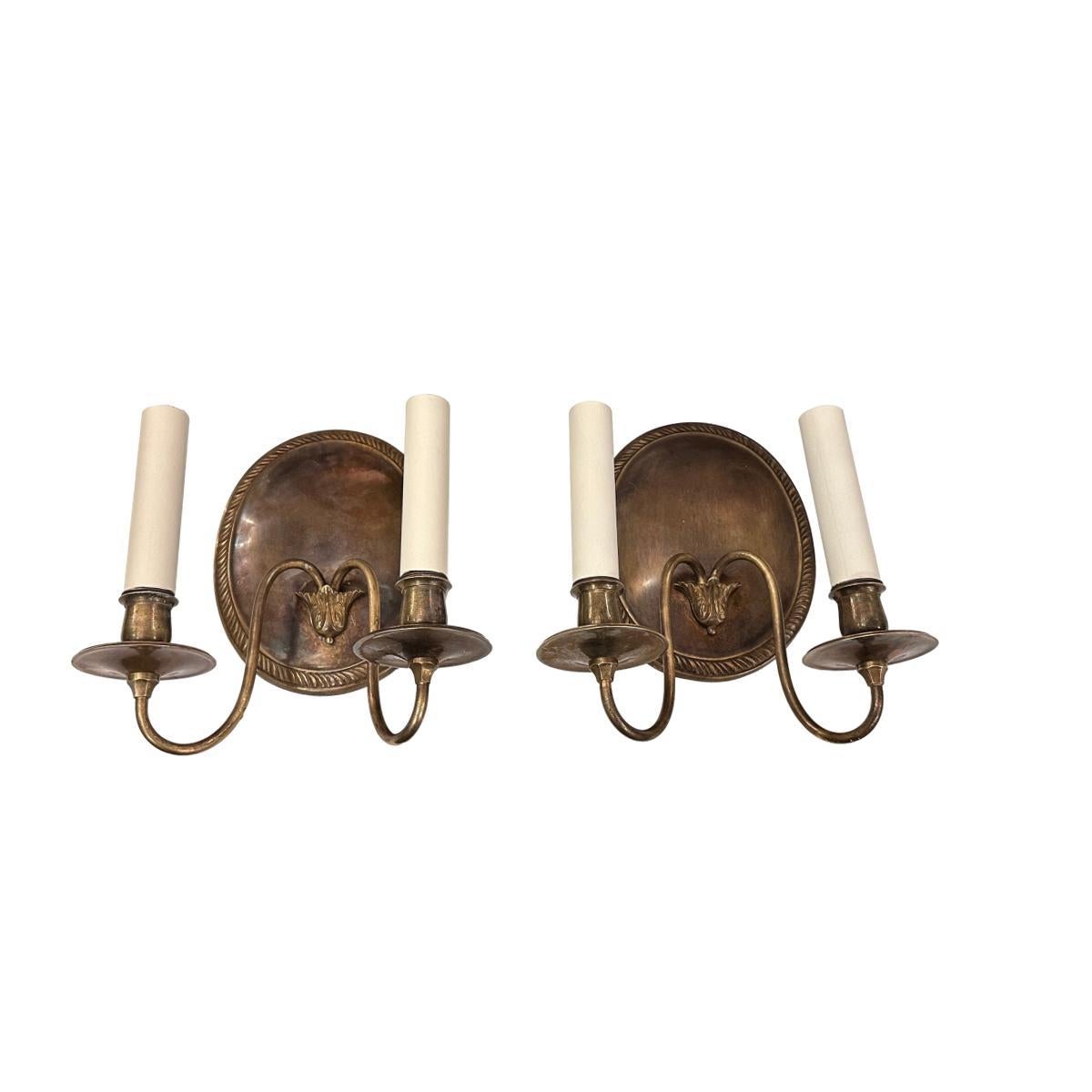 Pair of French Neoclassic Sconces en Bueno estado para la venta en New York, NY