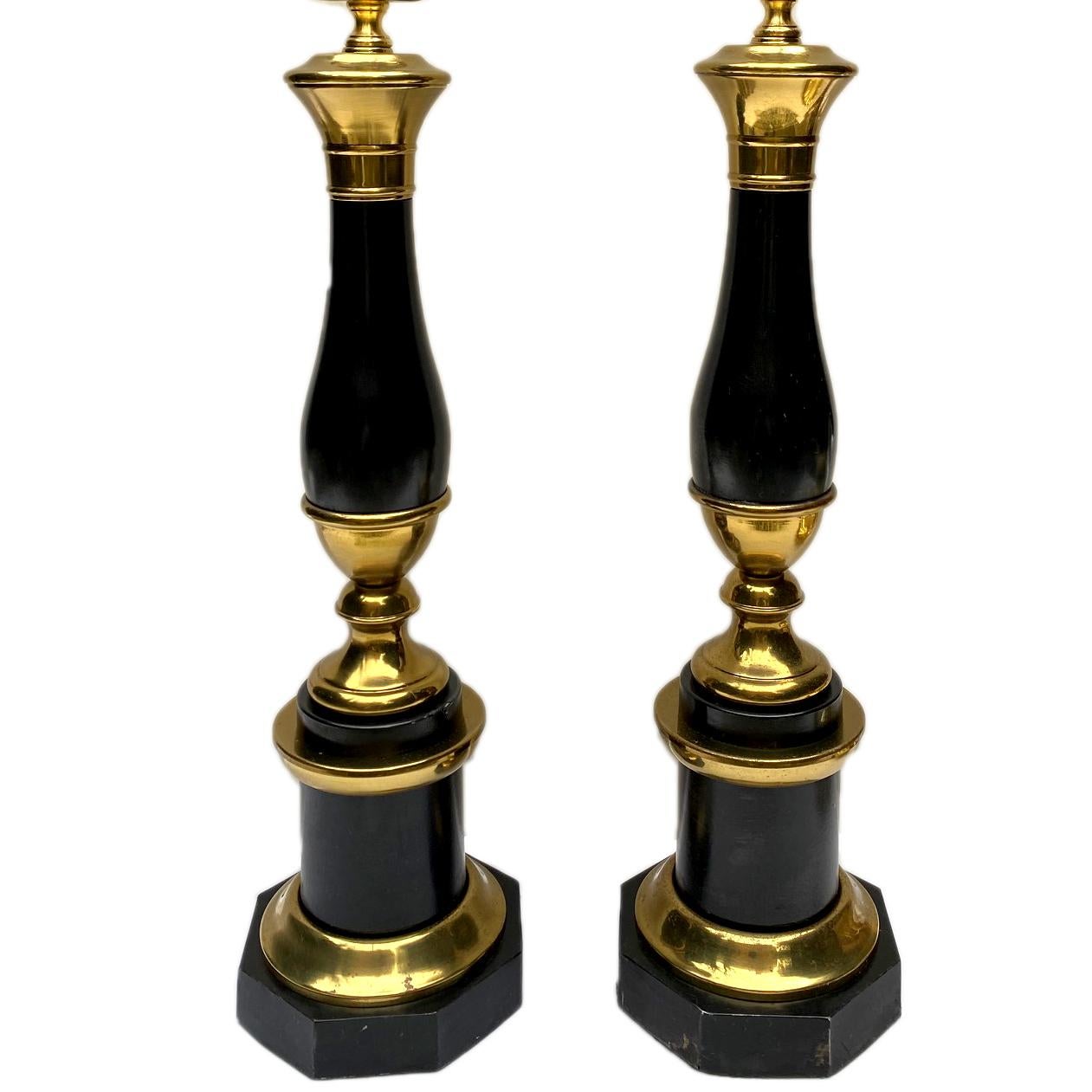 Zwei französische Tischlampen im neoklassizistischen Stil
