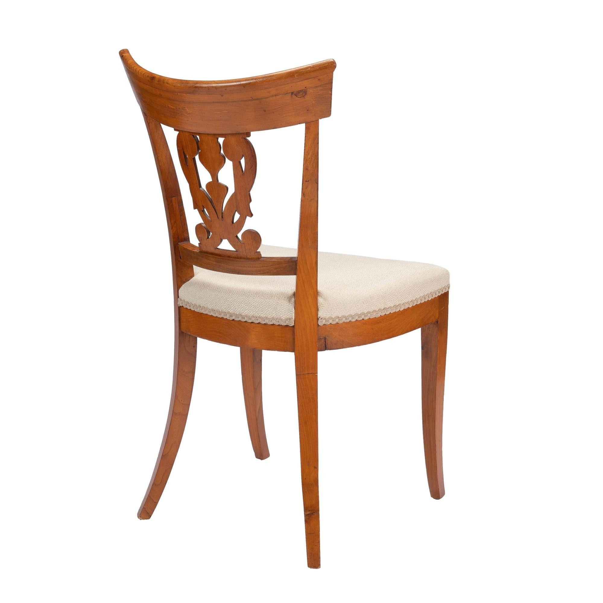 Paire de chaises d'appoint tapissées de style néoclassique français, vers 1795-1810 en vente 3
