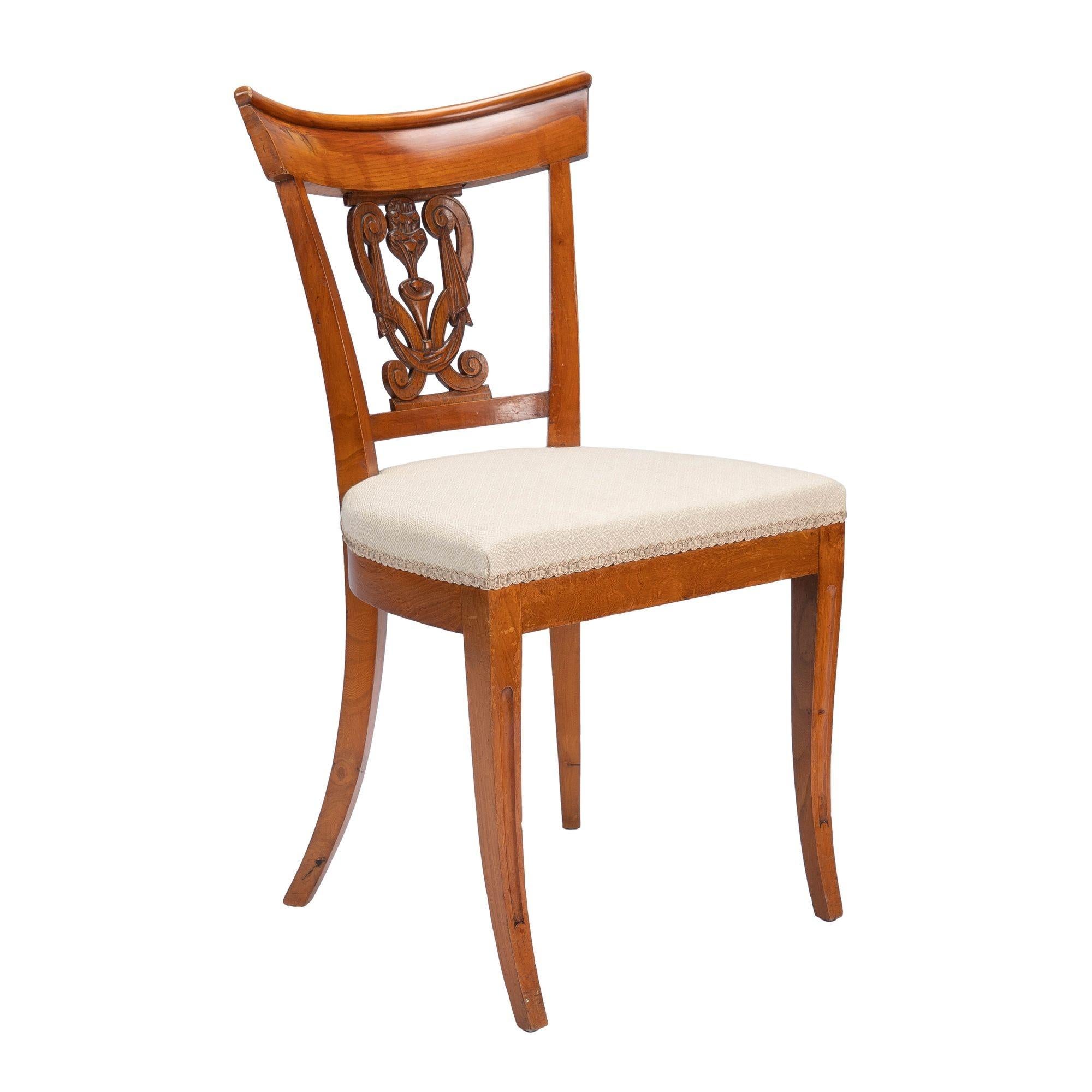Paire de chaises d'appoint tapissées de style néoclassique français, vers 1795-1810 en vente 5