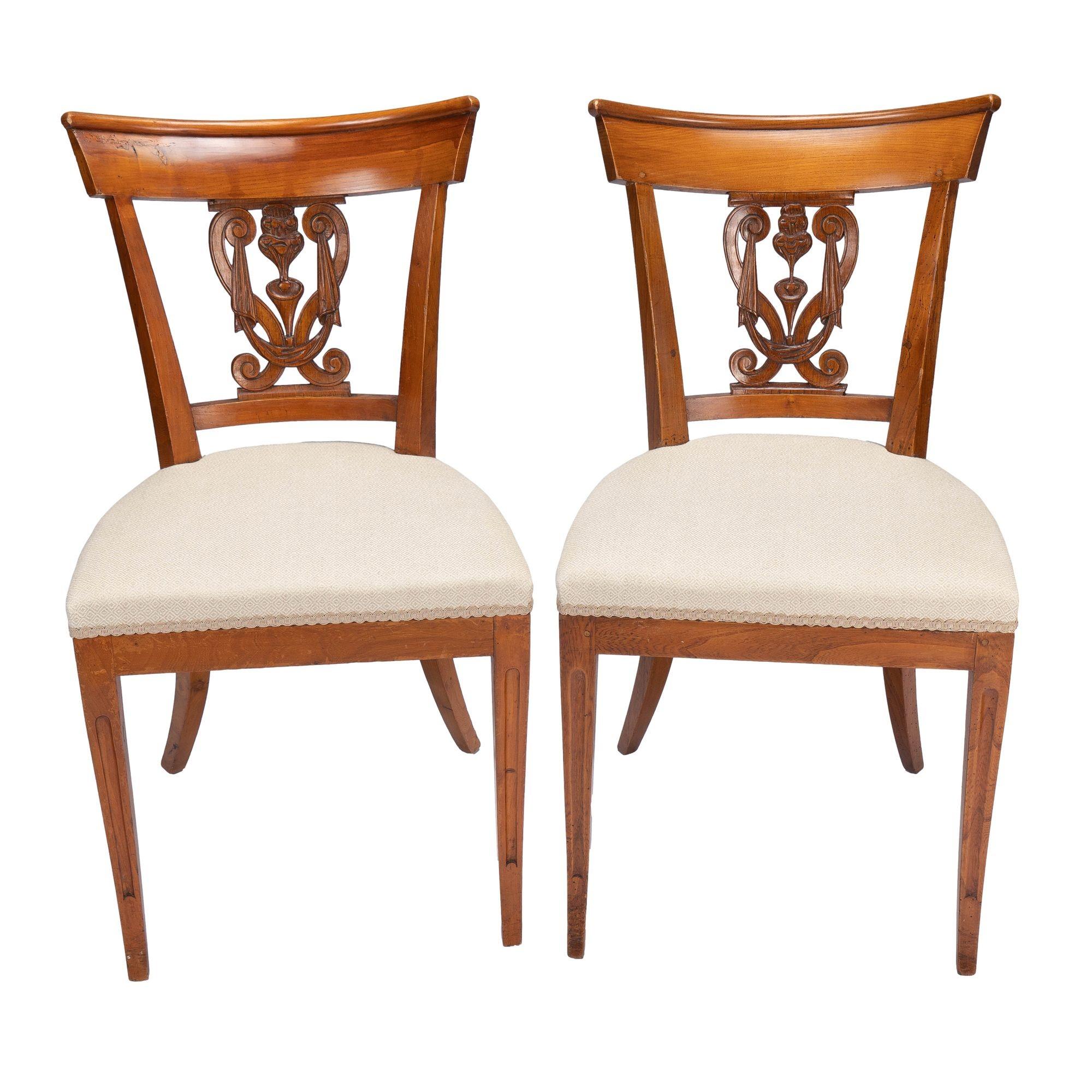 English Pair of French Neoclassic Upholstered Seat Side Chairs, c. 1795-1810 For Sale