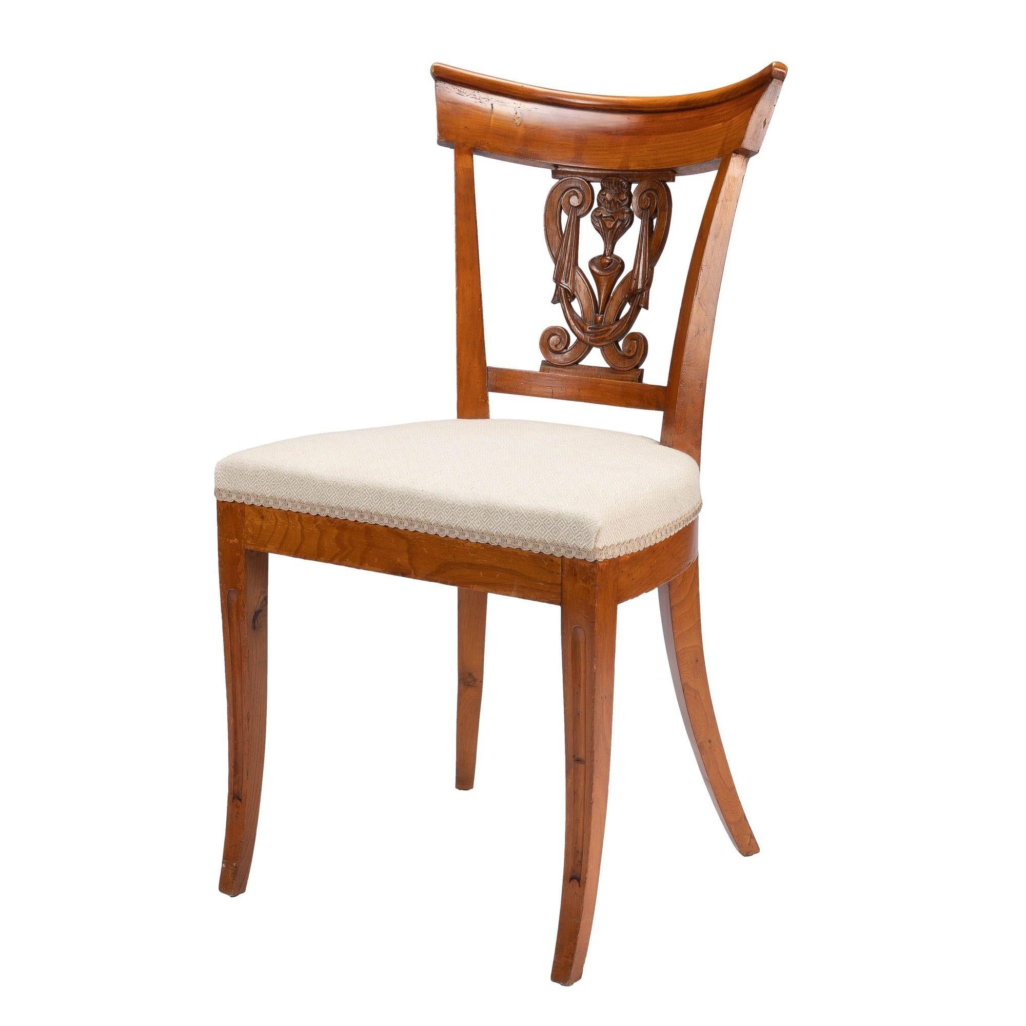 XIXe siècle Paire de chaises d'appoint tapissées de style néoclassique français, vers 1795-1810 en vente