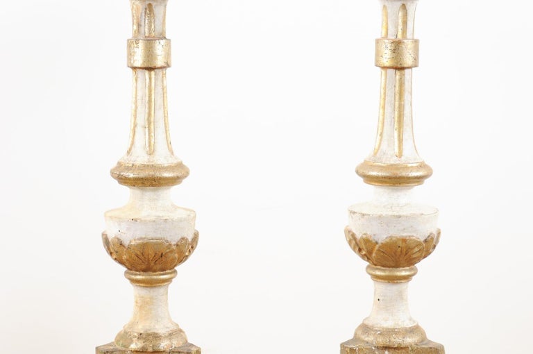 Pair of French Neoclassical 1810s Gold and Silver Candlesticks with Waterleaves For Sale 6