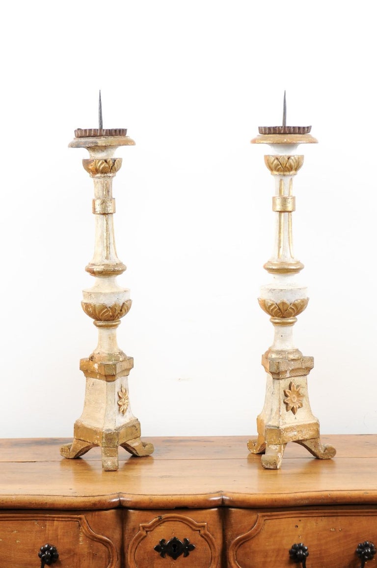 Wood Pair of French Neoclassical 1810s Gold and Silver Candlesticks with Waterleaves For Sale