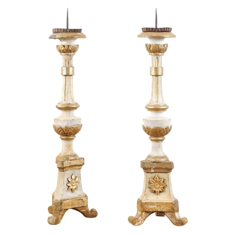 Pair of French Neoclassical 1810s Gold and Silver Candlesticks with Waterleaves For Sale