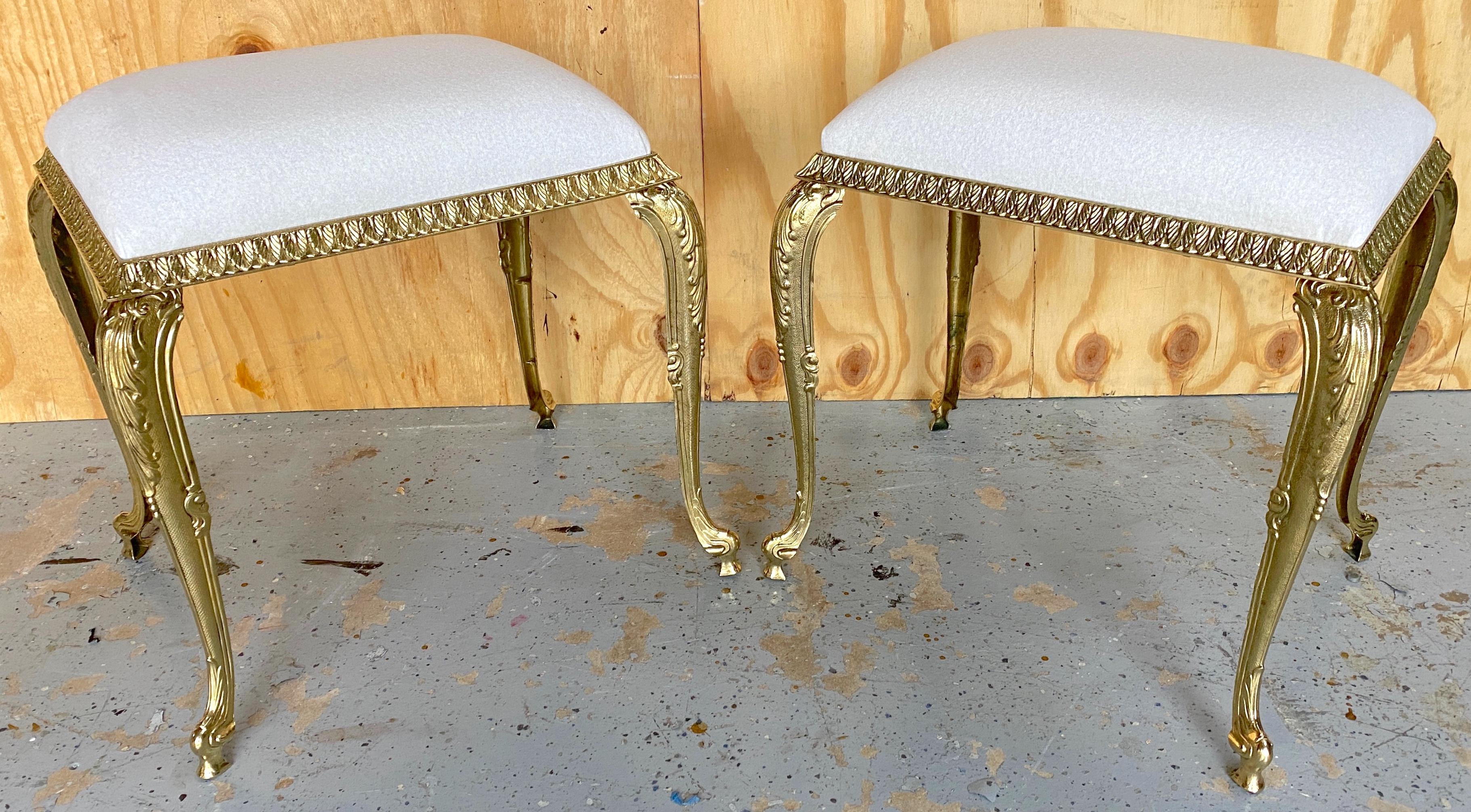 Pair of French Neoclassical Bronze Benches /Ottomans Kravet Cashmere Upholstery 
France, 1950s

A stunning pair of French neoclassical bronze benches/ ottomans, originating from the 1950s, exuding timeless elegance and sophistication. Each piece