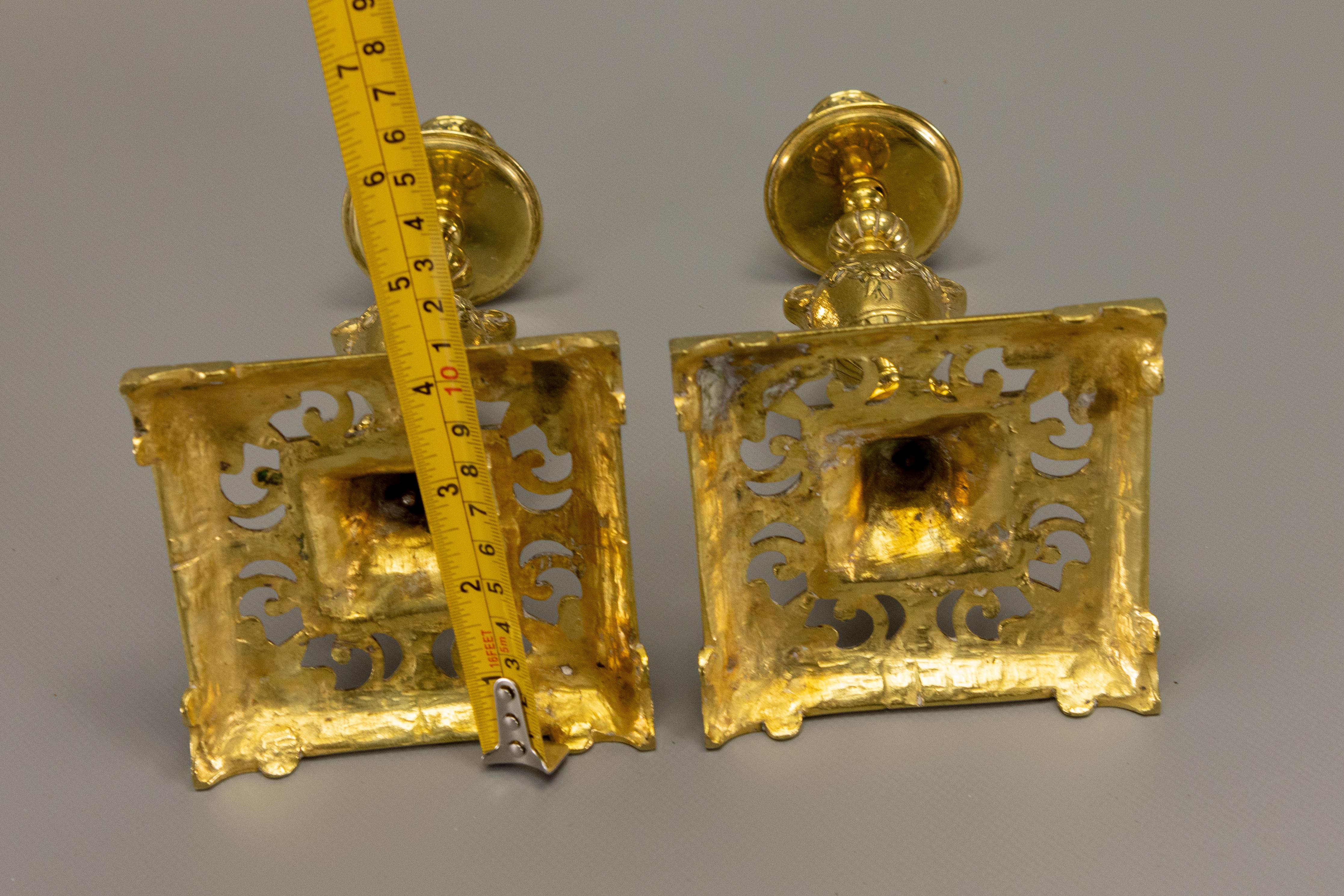 Coppia di candelabri neoclassici francesi in bronzo, anni '30 circa in vendita 12