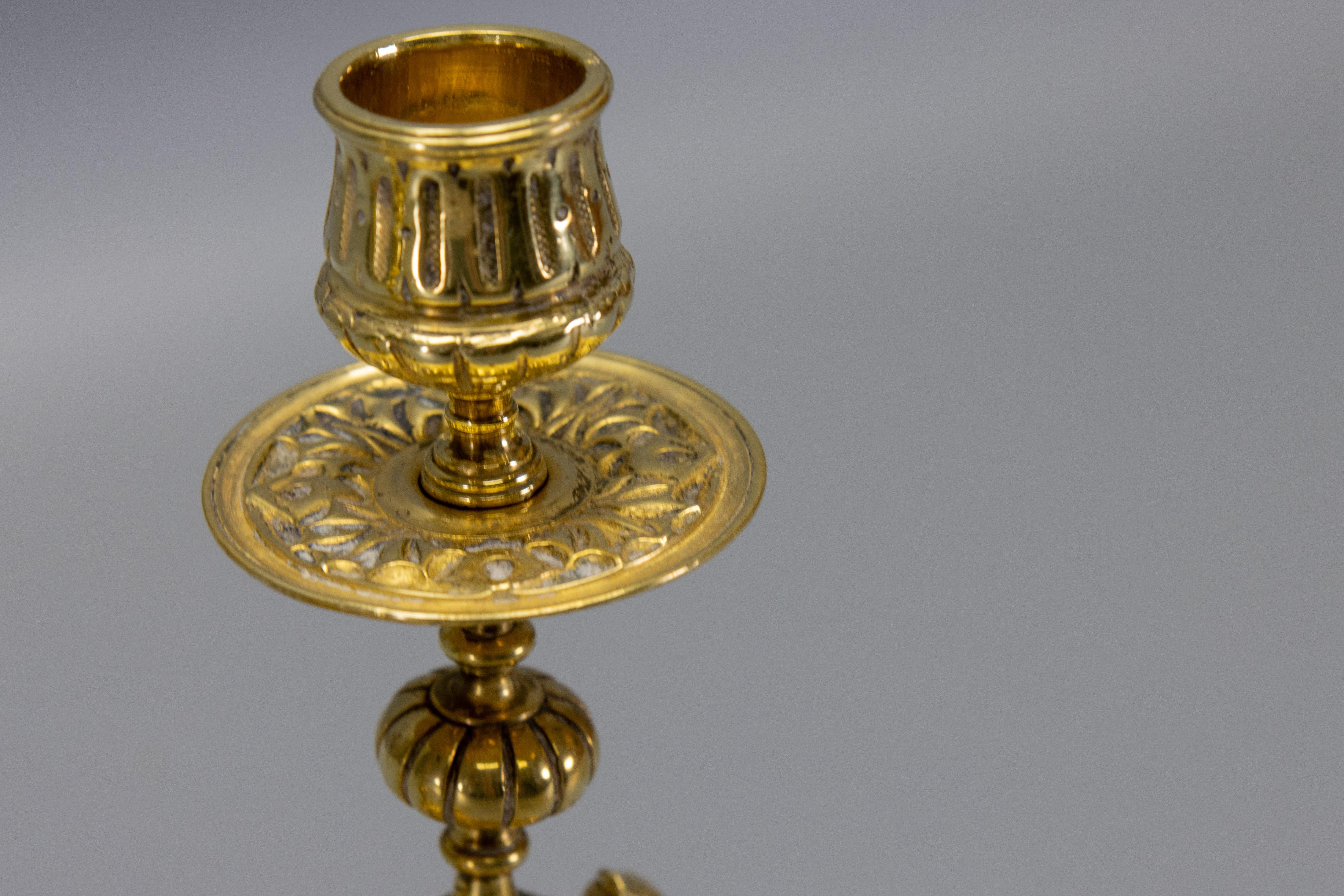 Metà XX secolo Coppia di candelabri neoclassici francesi in bronzo, anni '30 circa in vendita