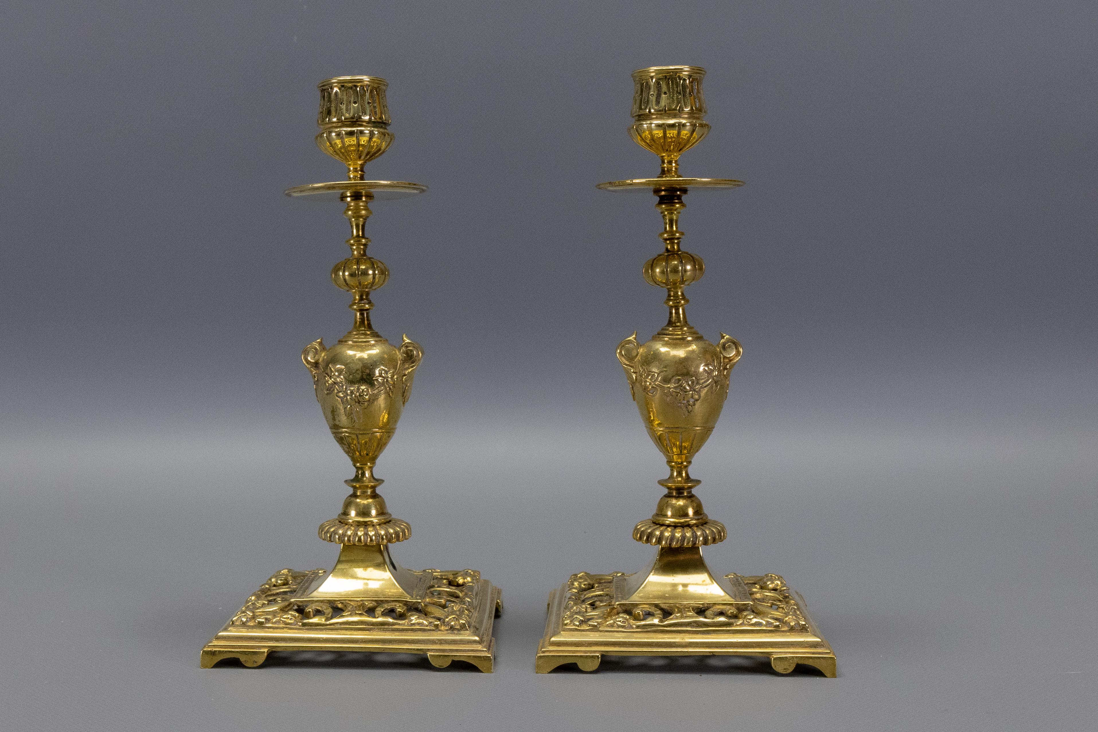 Bronzo Coppia di candelabri neoclassici francesi in bronzo, anni '30 circa in vendita