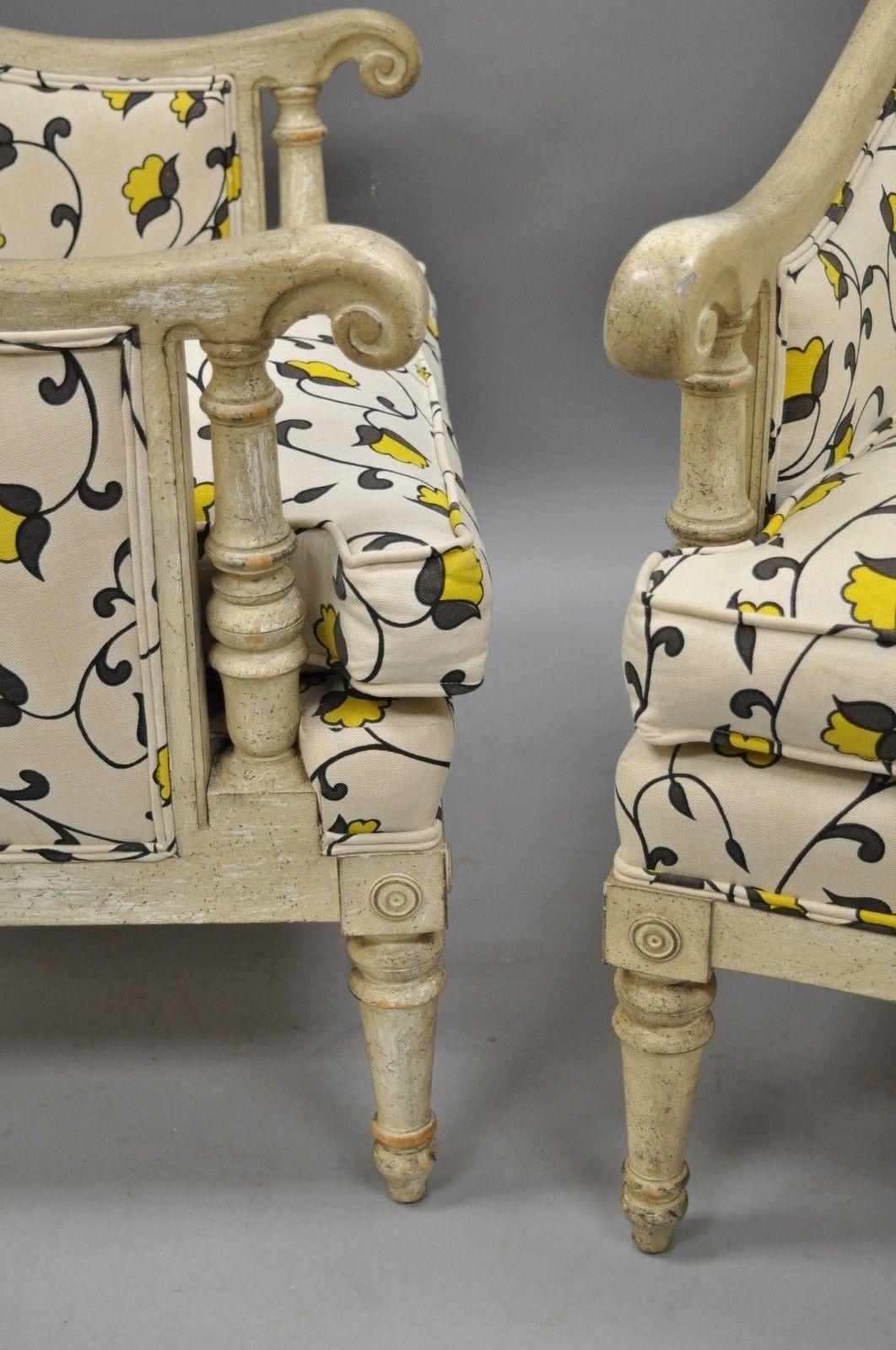 Pair of French Cream Painted Barrel Back Club Chairs (20. Jahrhundert)