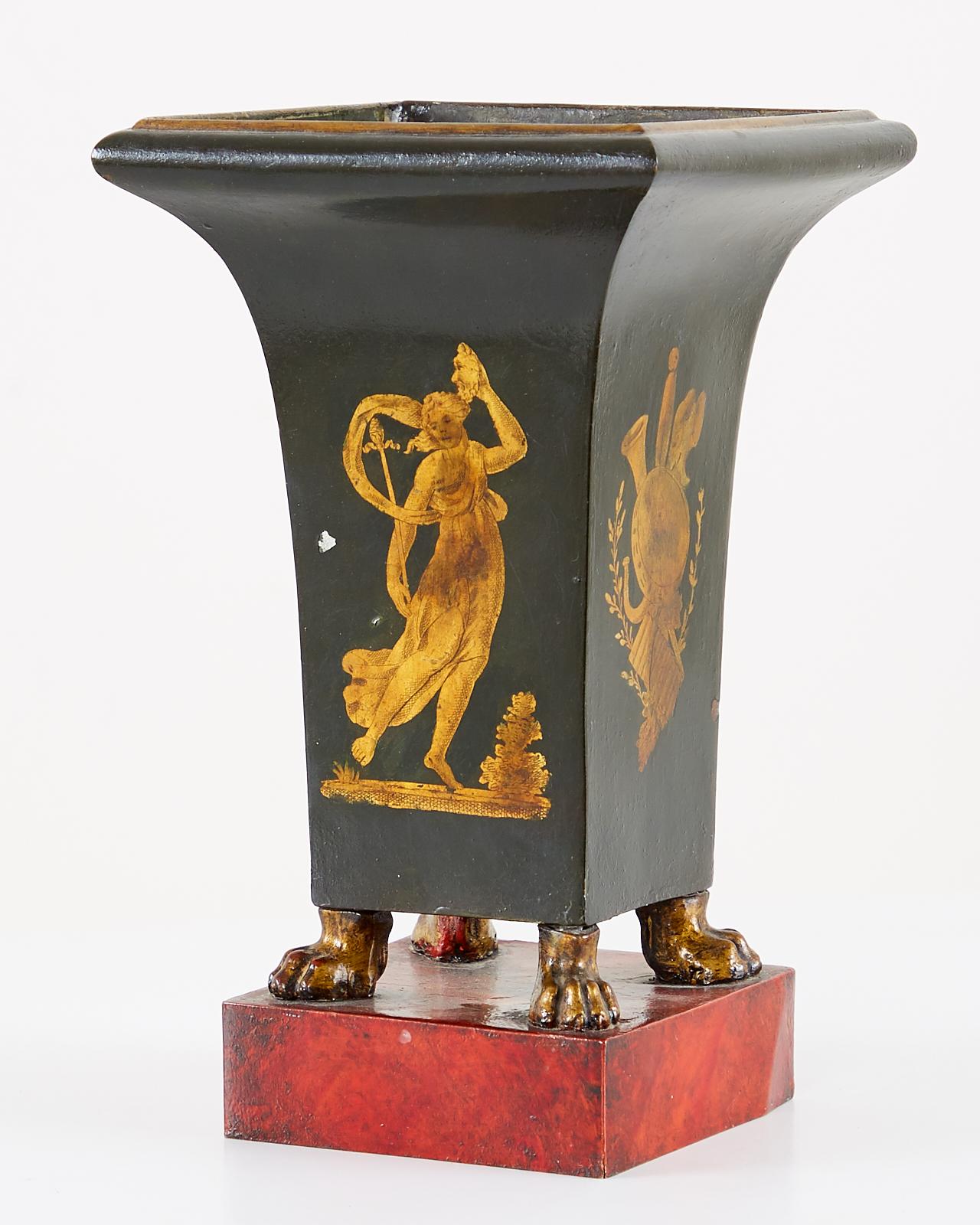 Paar französische Vasen im neoklassischen Directoire-Stil im Angebot 3