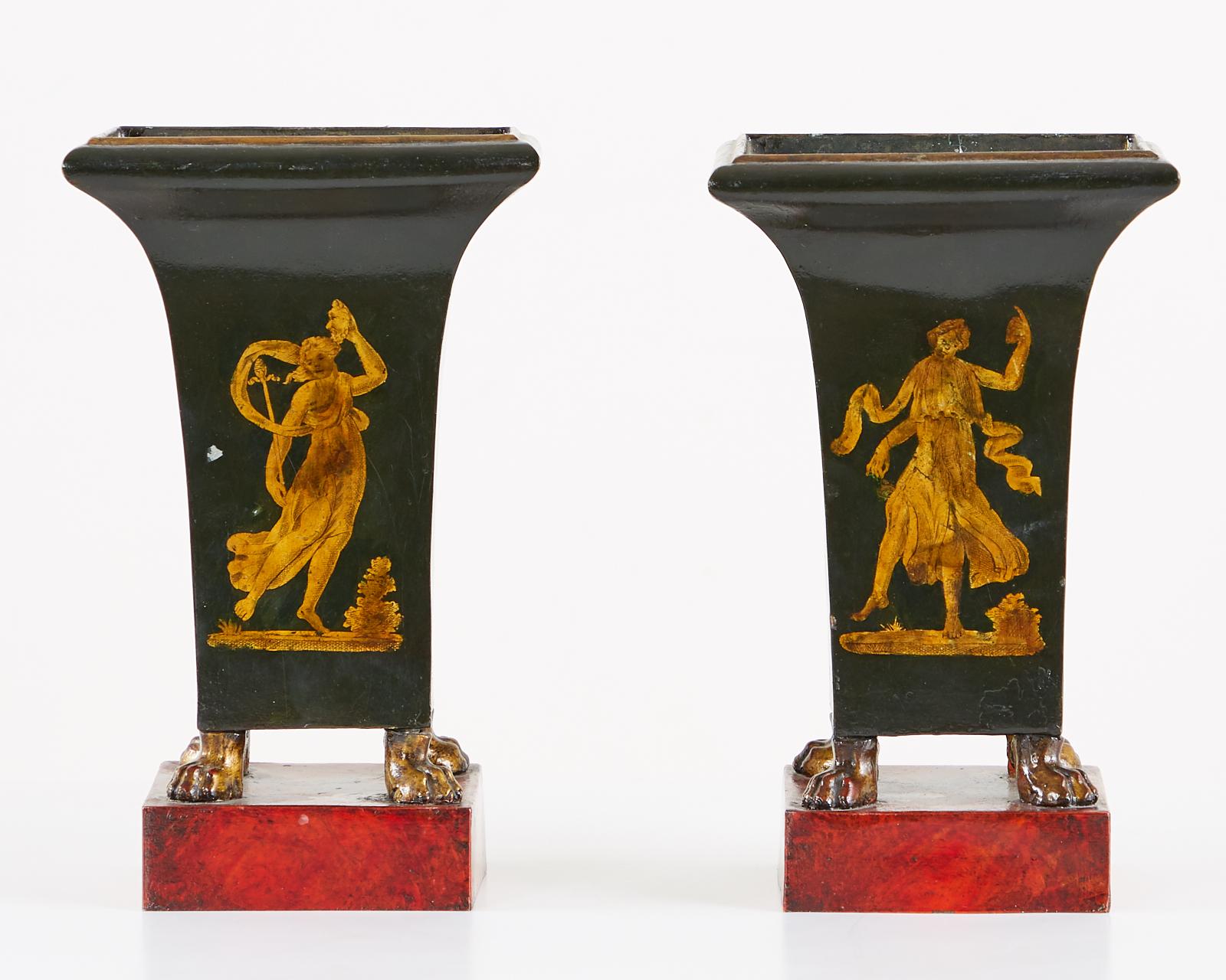 Paar französische Vasen im neoklassischen Directoire-Stil (Europäisch) im Angebot
