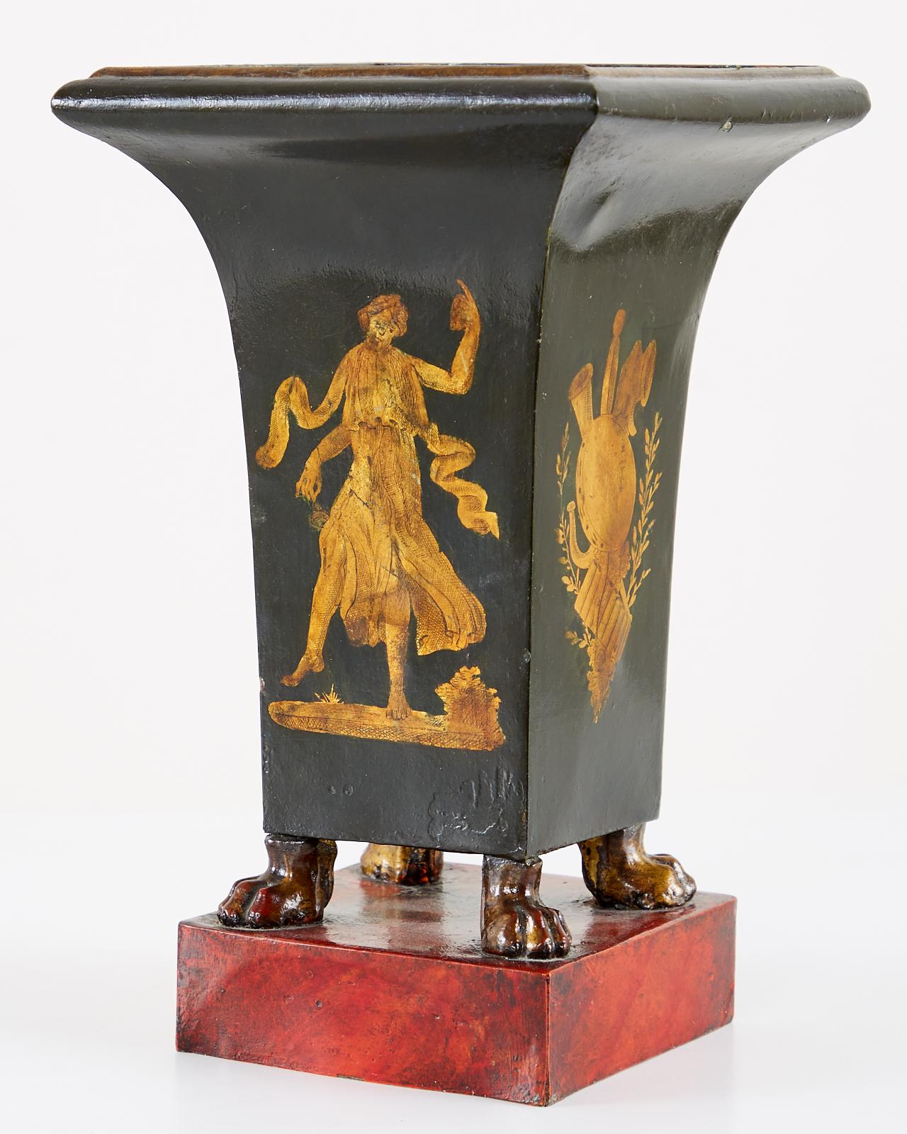 Paar französische Vasen im neoklassischen Directoire-Stil im Angebot 2