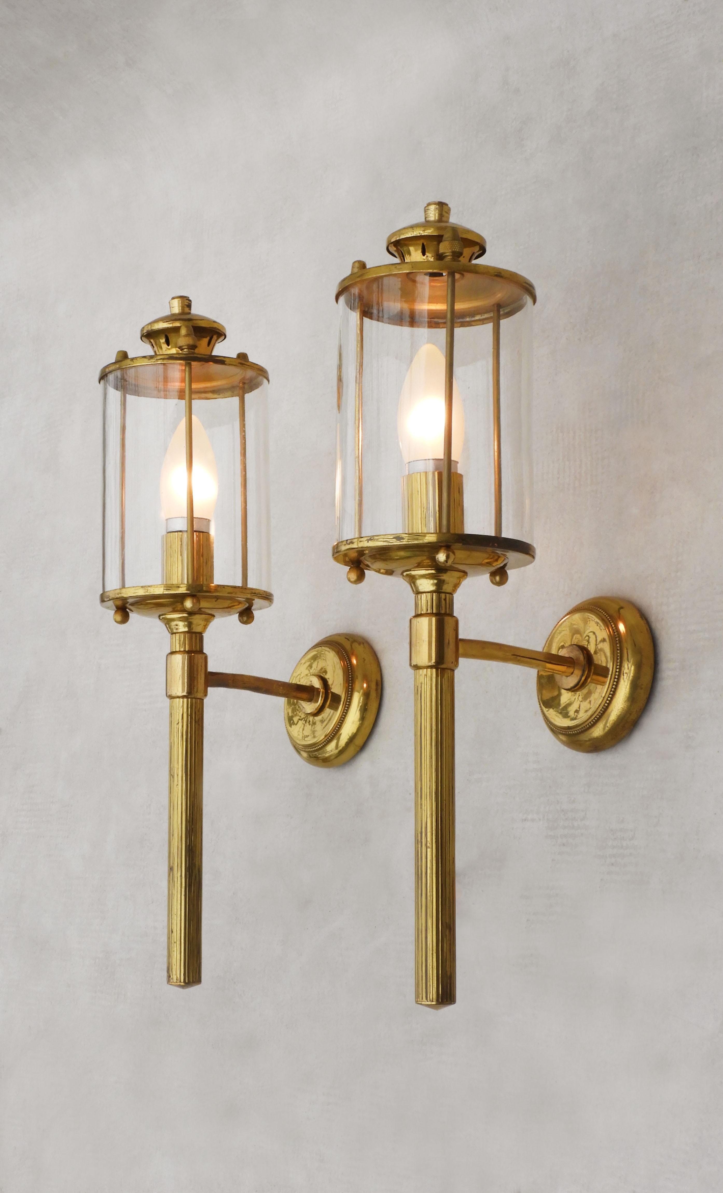 Pair of French Neoclassical Maison Jansen Style Brass Wall Sconce Lanterns C1950 In Good Condition In Trensacq, FR