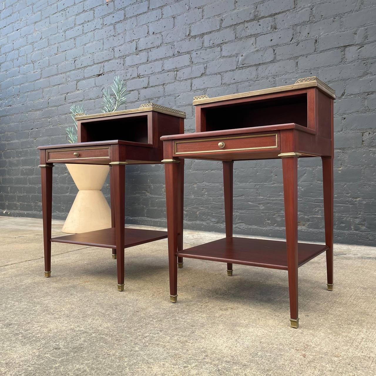 Mid-20th Century Pair of French Neoclassical Nightstands