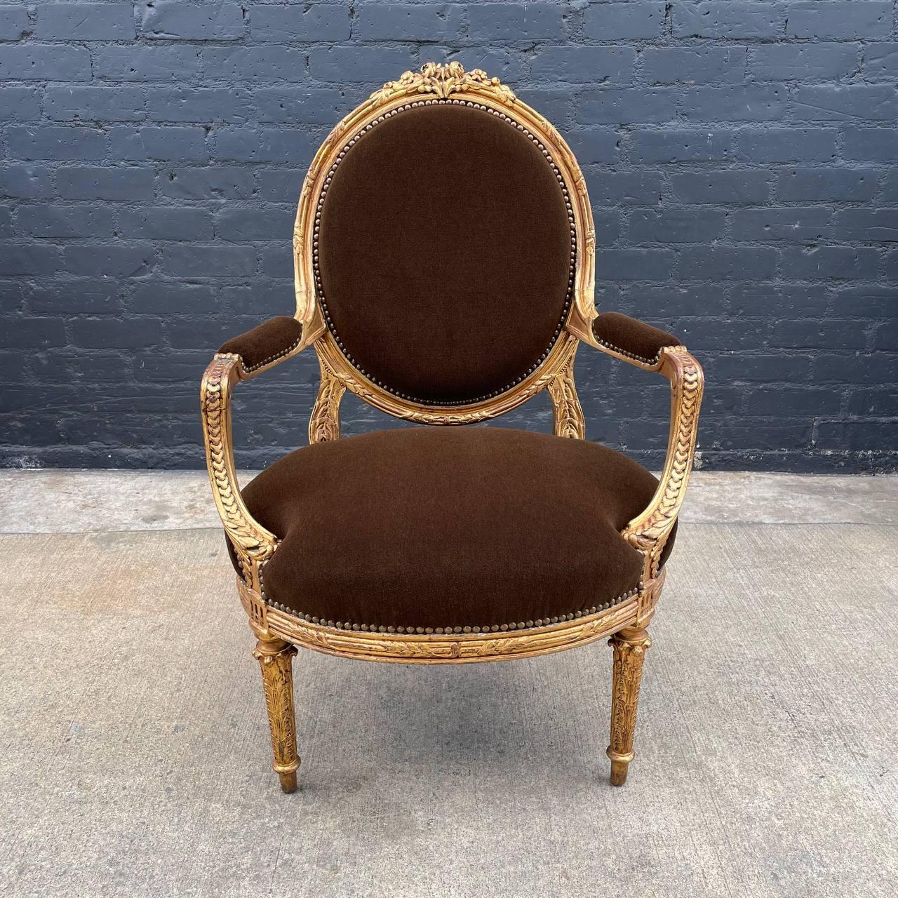 Pair of French Neoclassical-Style Giltwood Armchairs For Sale 1