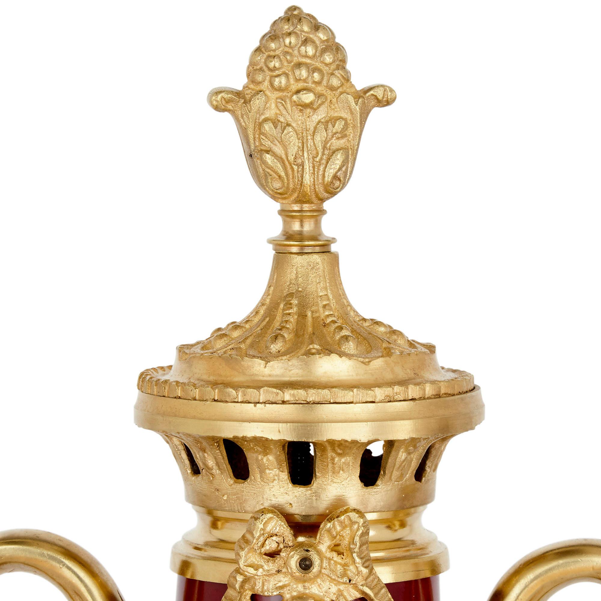 Pair of French Neoclassical Style Red Tôle and Gilt Bronze Vases In Good Condition For Sale In London, GB