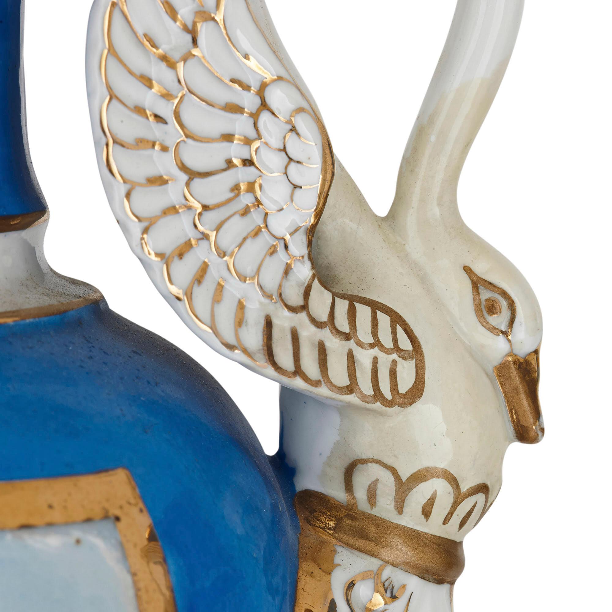 XIX secolo Coppia di vasi in porcellana con manico di cigno in stile neoclassico francese in vendita