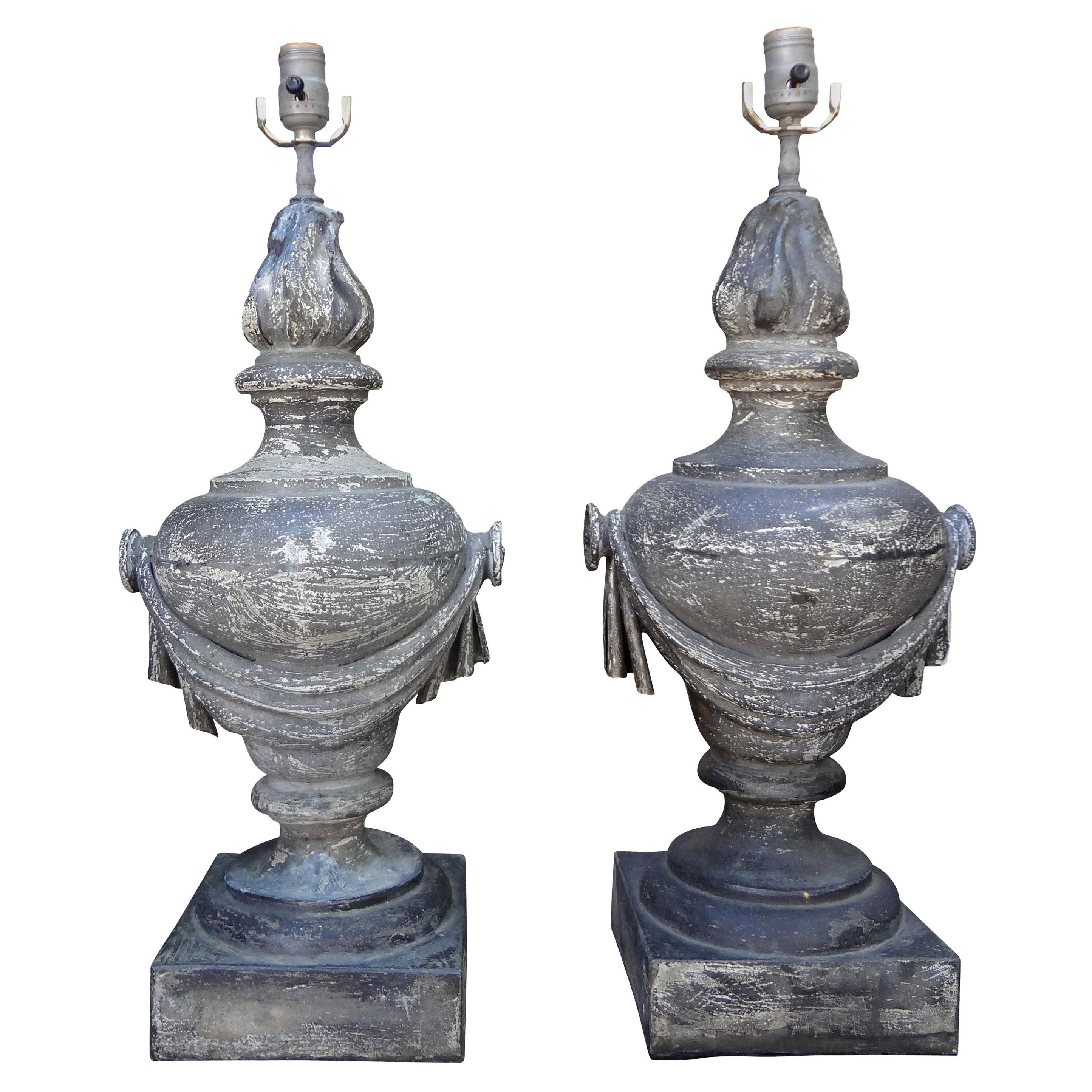 Coppia di lampade in zinco in stile neoclassico francese