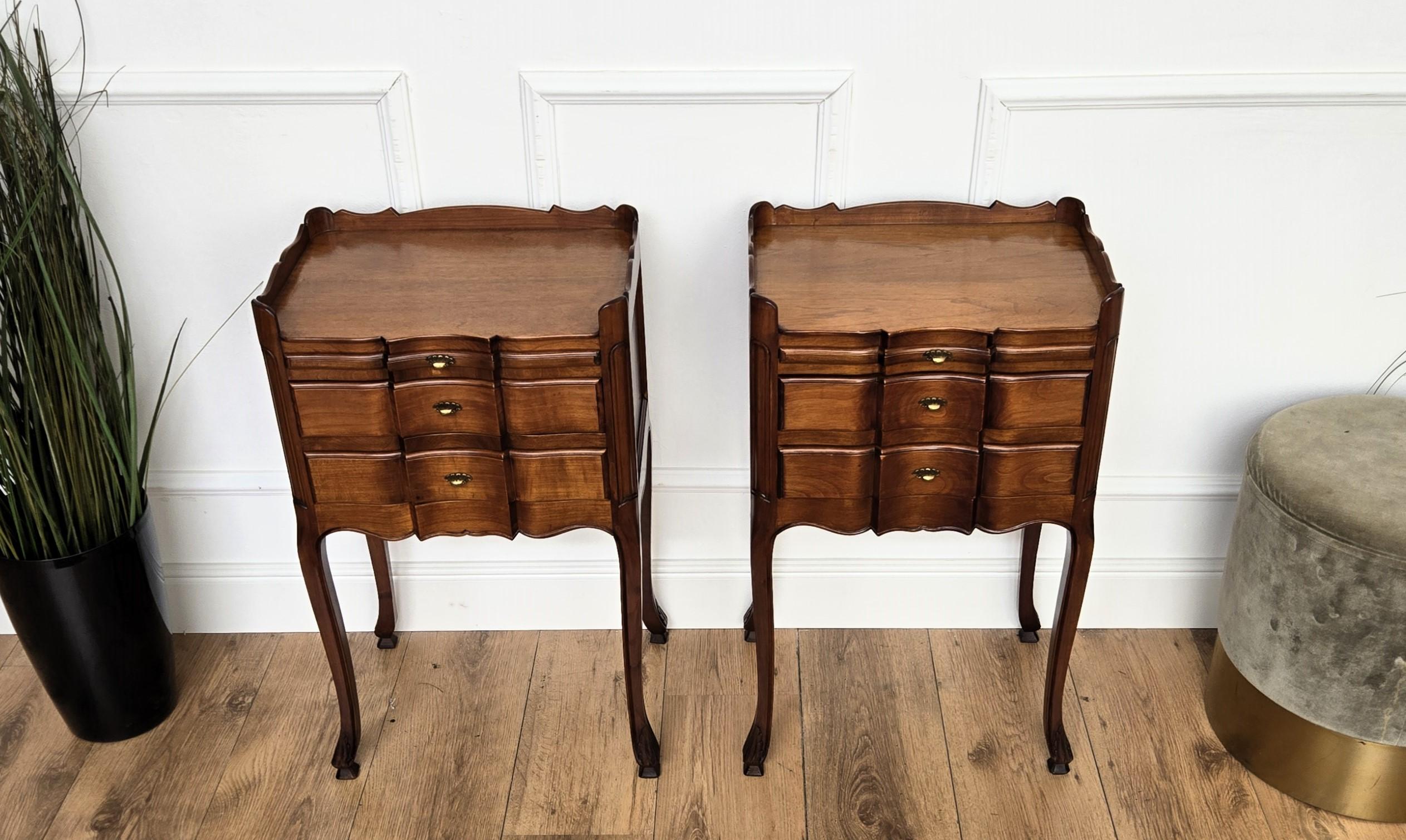 Paire de tables de chevet françaises avec tiroirs et pieds Carbriole Bon état - En vente à Carimate, Como