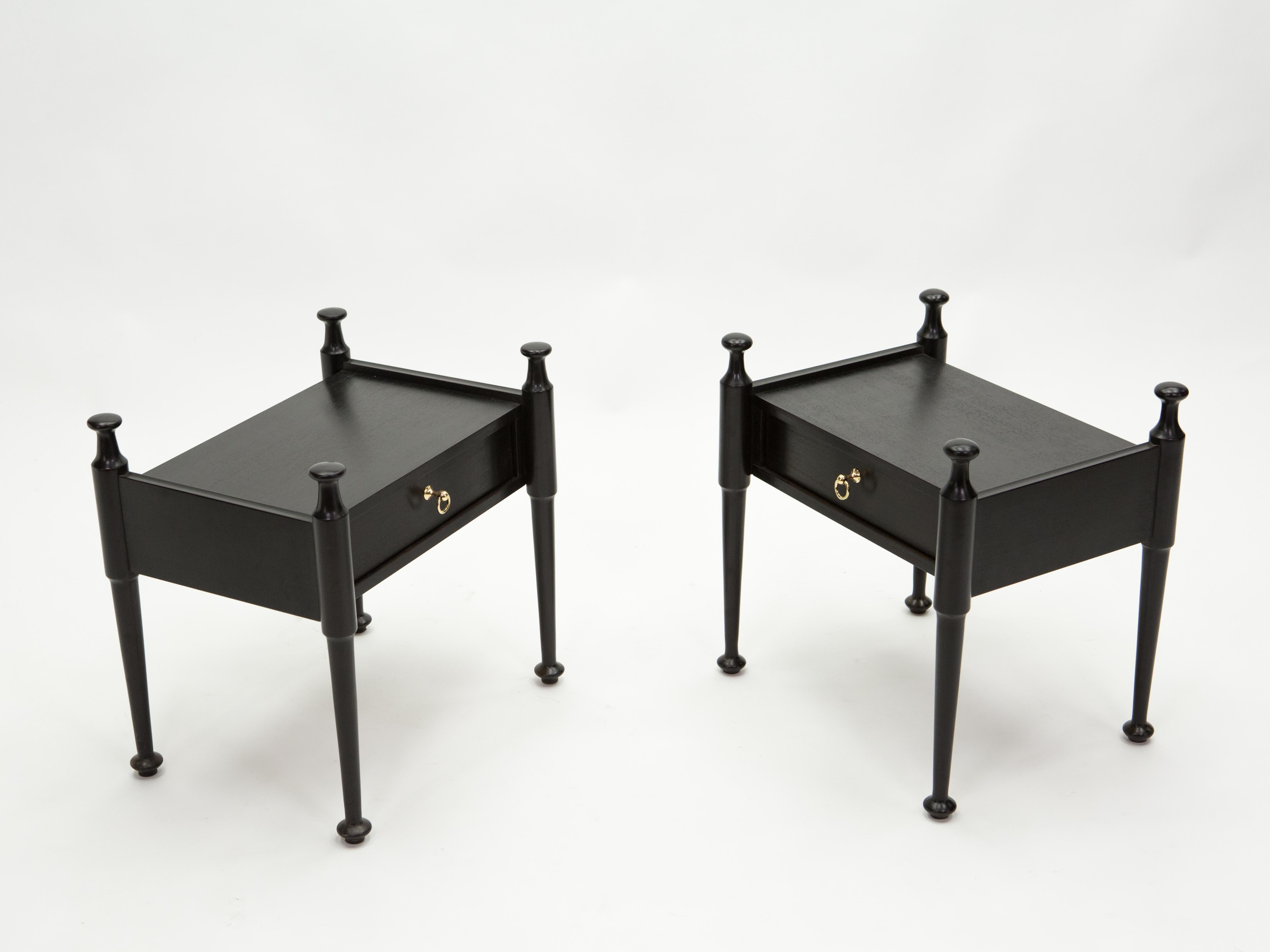 Pareja de Mesillas de Noche Francesas Madera Teñida de Negro y Latón, Años 70 en venta 3