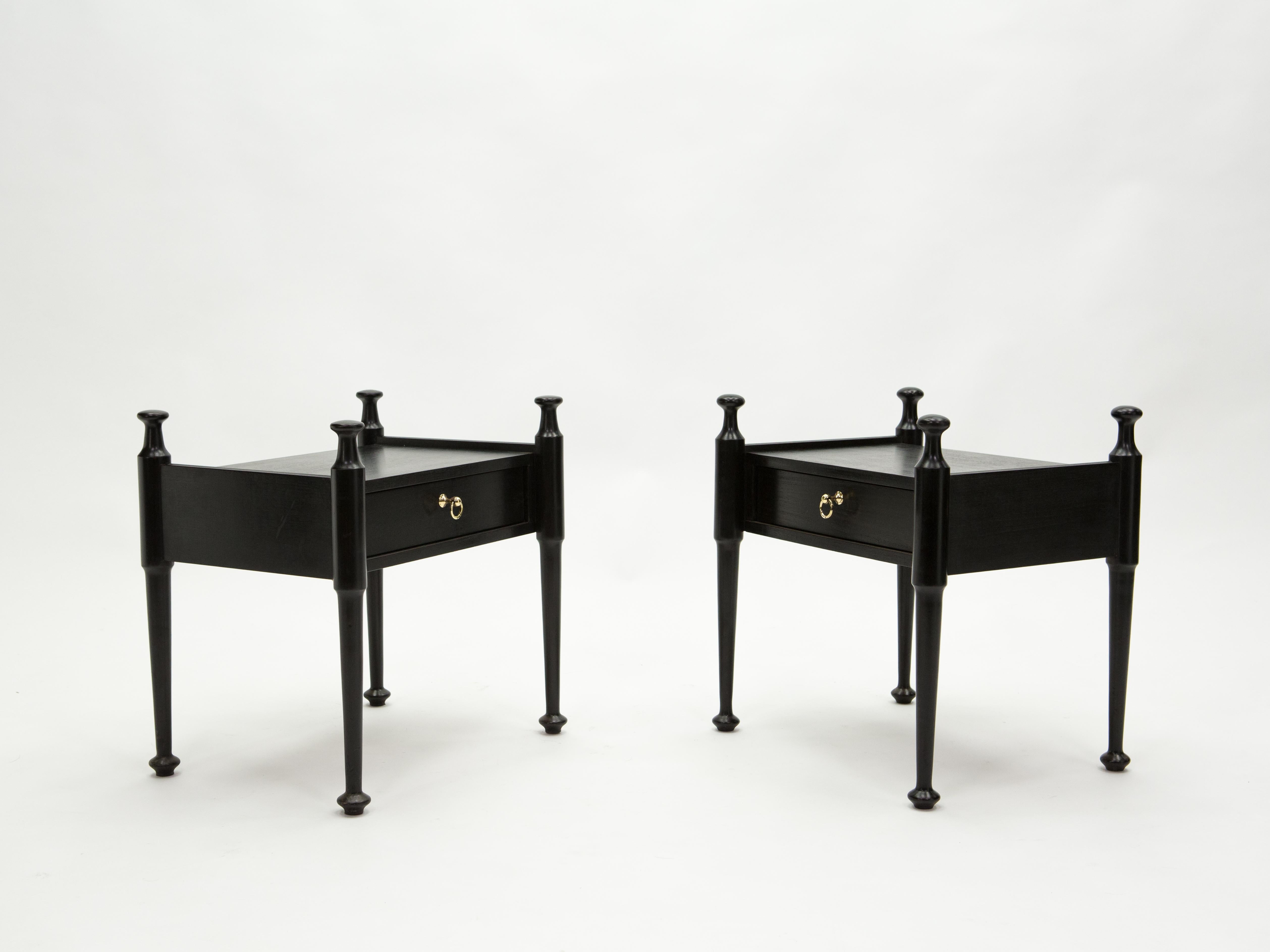 Pareja de Mesillas de Noche Francesas Madera Teñida de Negro y Latón, Años 70 en venta 7
