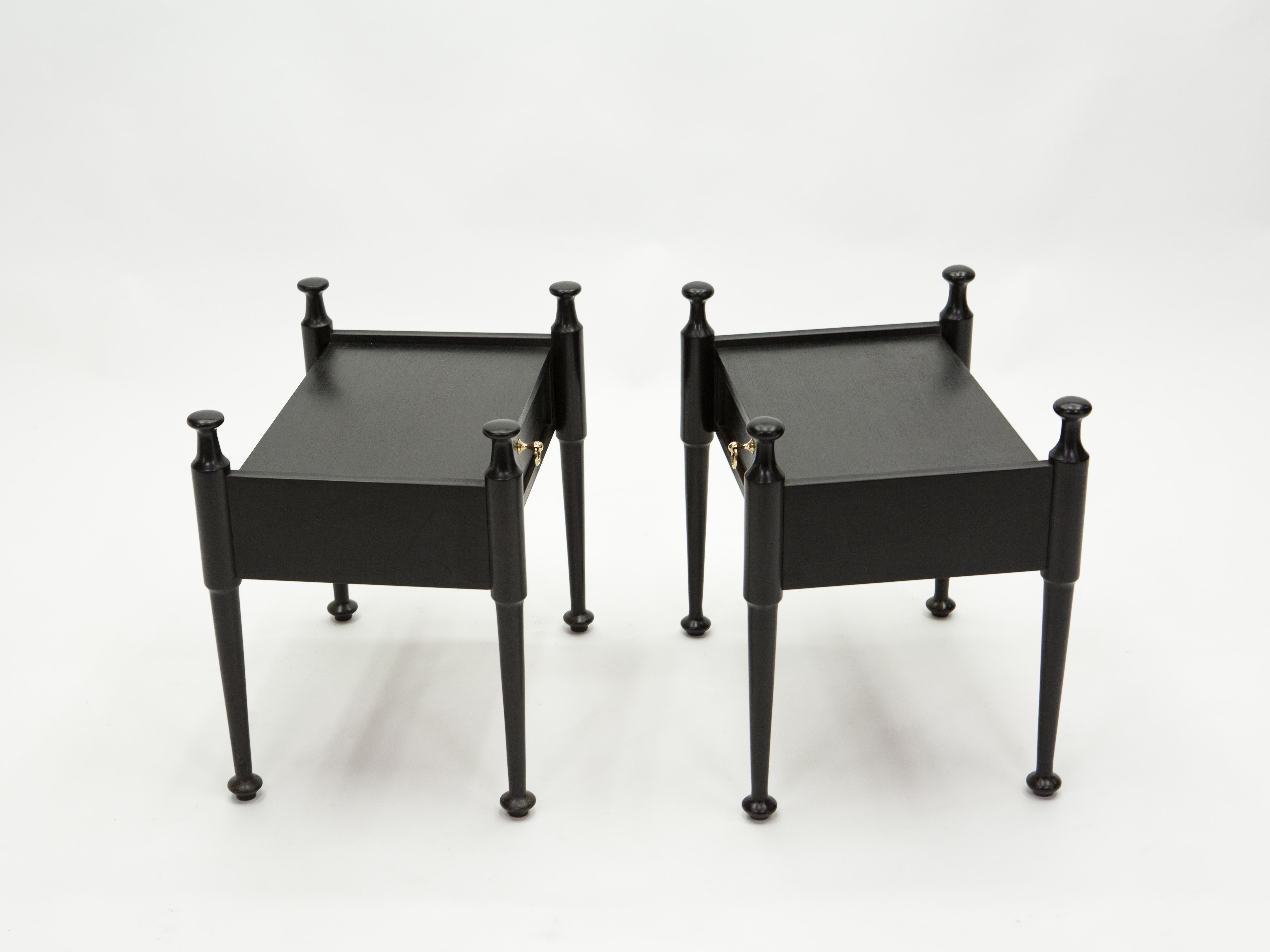 Pareja de Mesillas de Noche Francesas Madera Teñida de Negro y Latón, Años 70 en venta 2