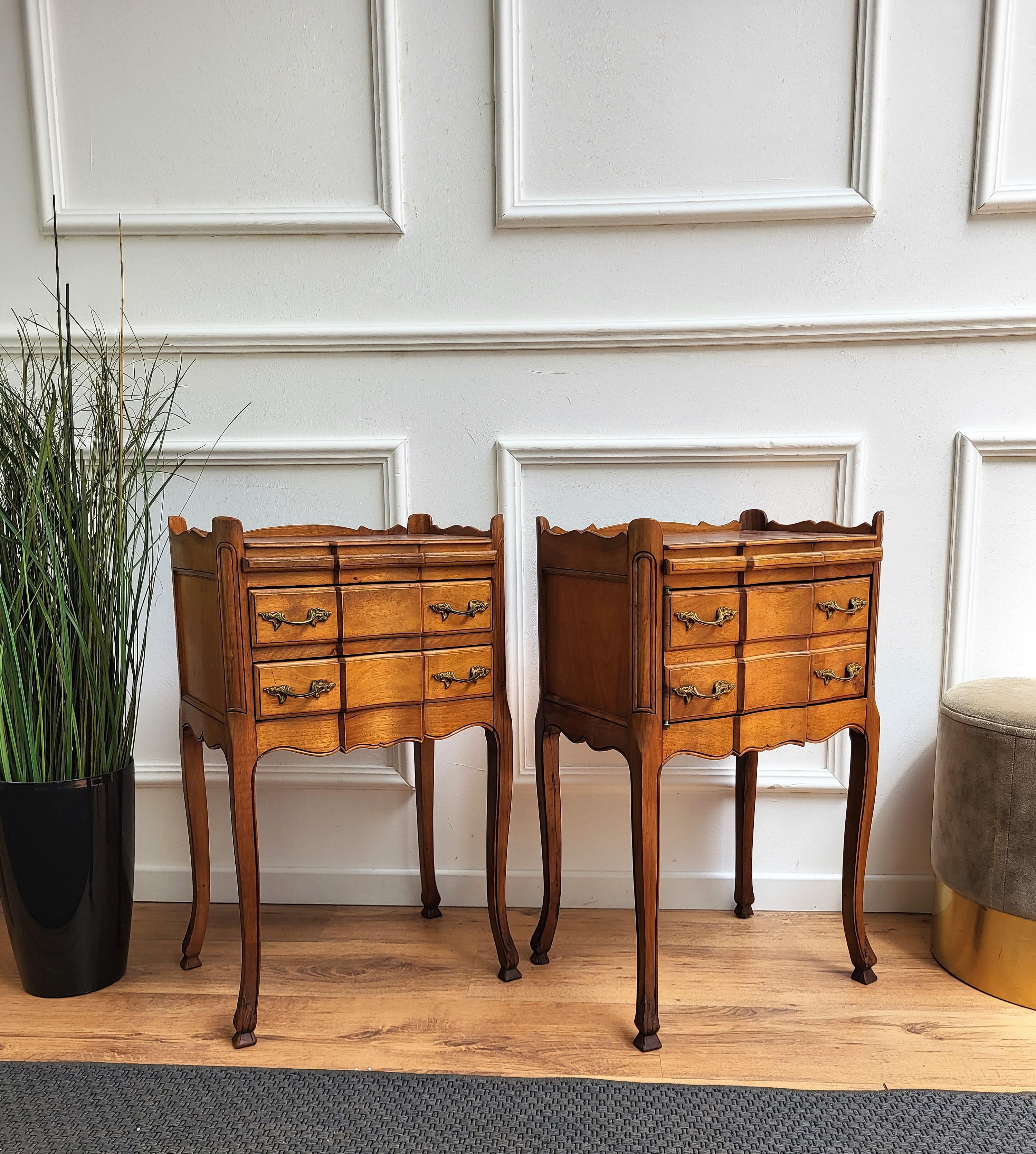 20th Century Pair of French Nightstands with Three Drawers and Carbriole Legs For Sale