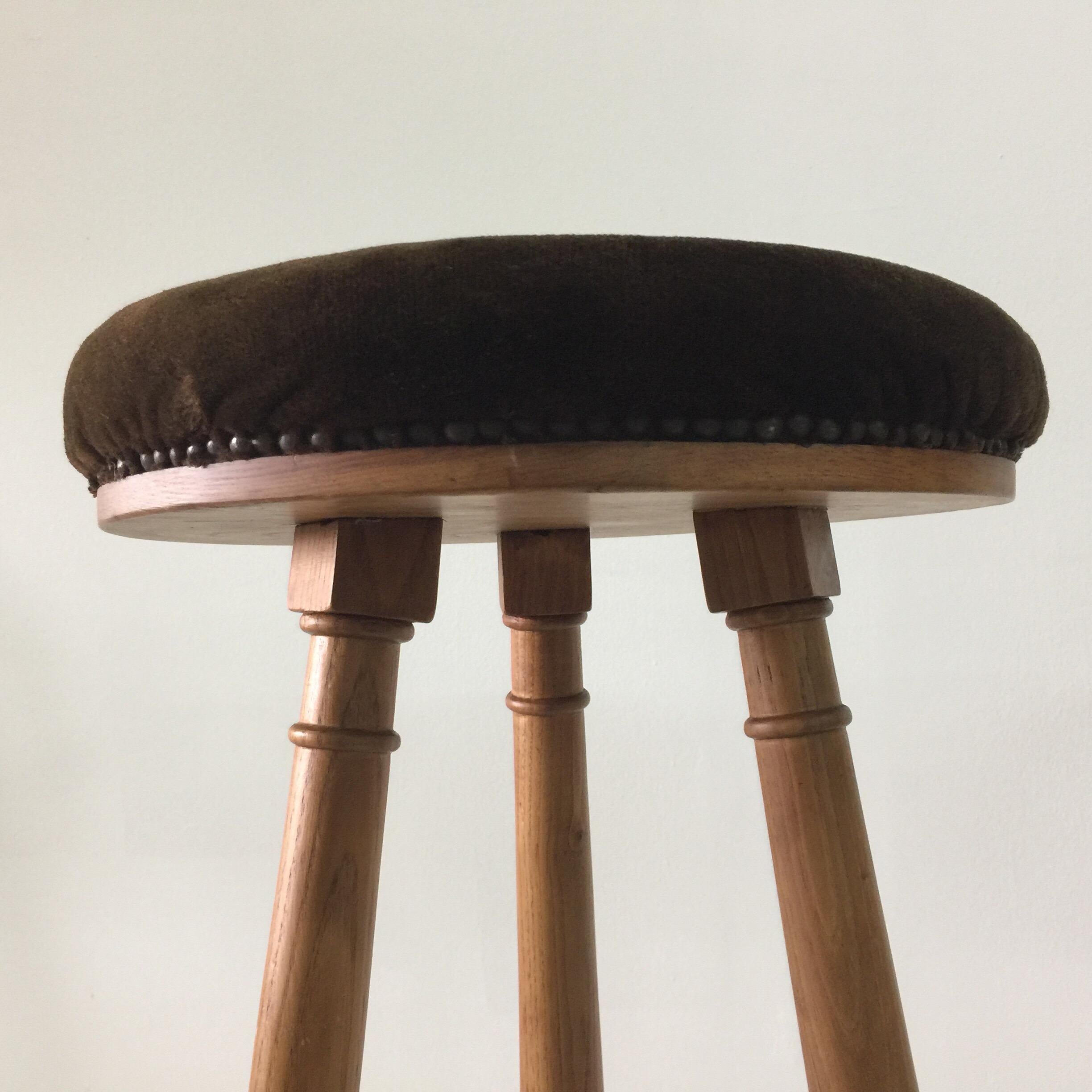 Pair of French Oak Bar Stools, Attributed to Jacques Adnet In Good Condition In East Hampton, NY