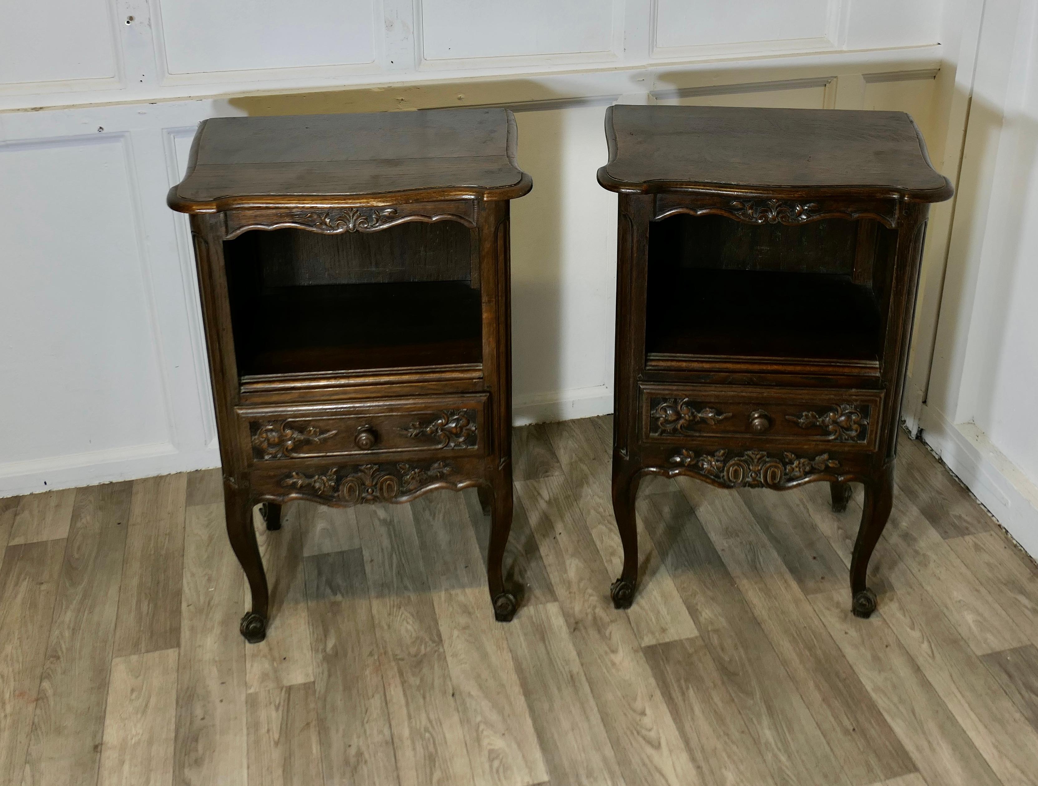 French Provincial Pair of French Oak Bedside Cabinets   This is a pretty pair of cabinets For Sale