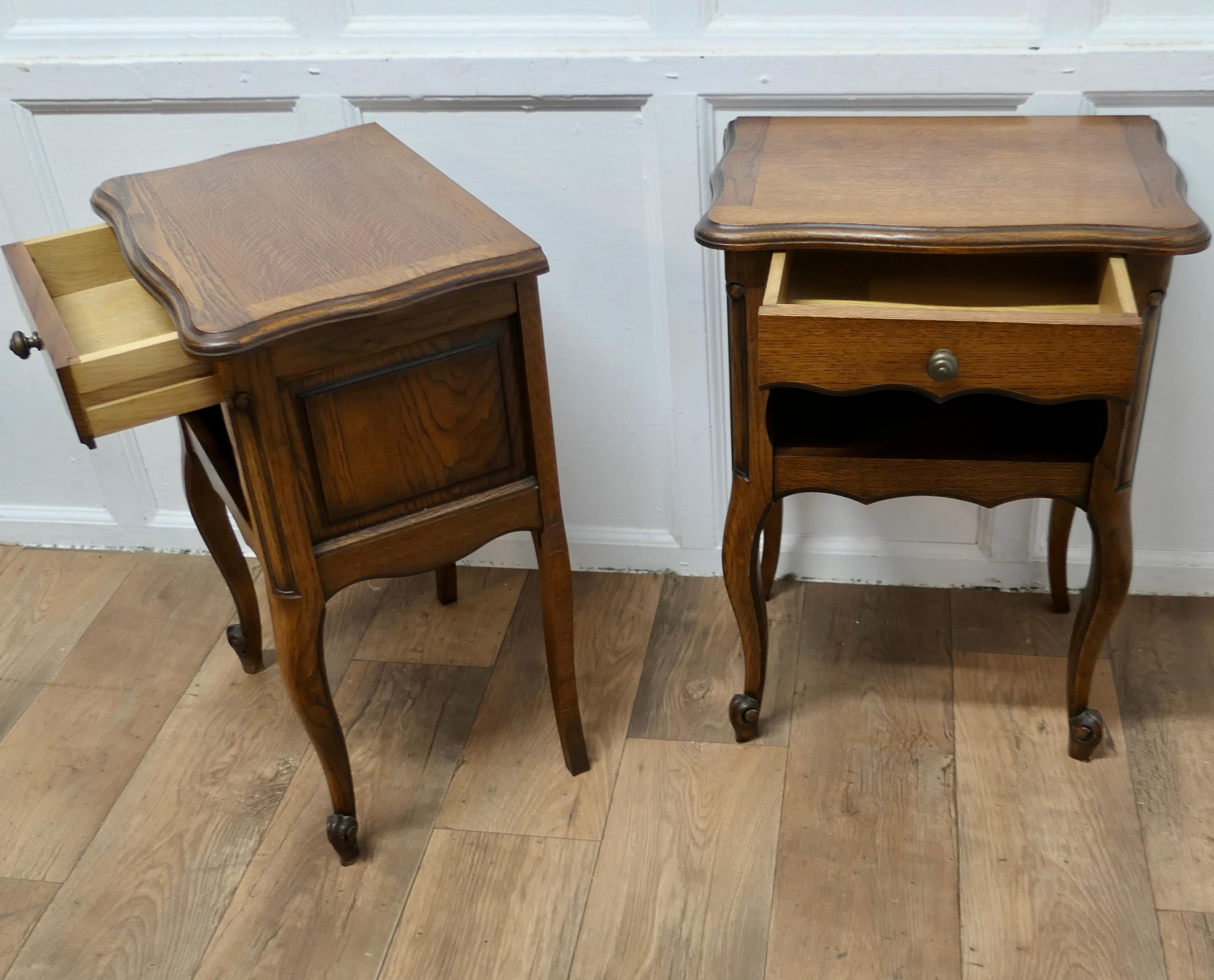 Early 20th Century Pair of French Oak Bedside Cabinets   This is a pretty pair of cabinets   For Sale