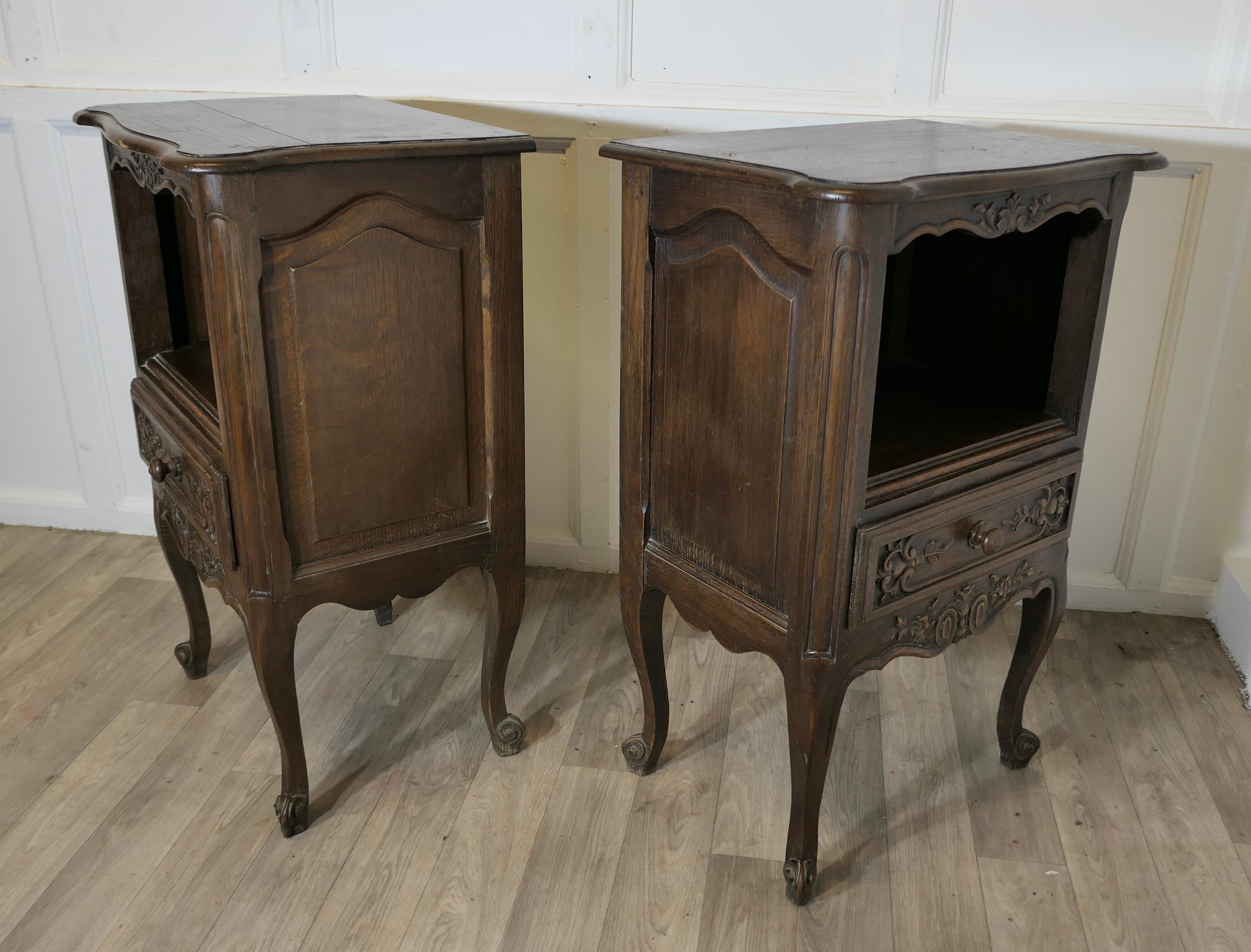 Pair of French Oak Bedside Cabinets   This is a pretty pair of cabinets For Sale 1