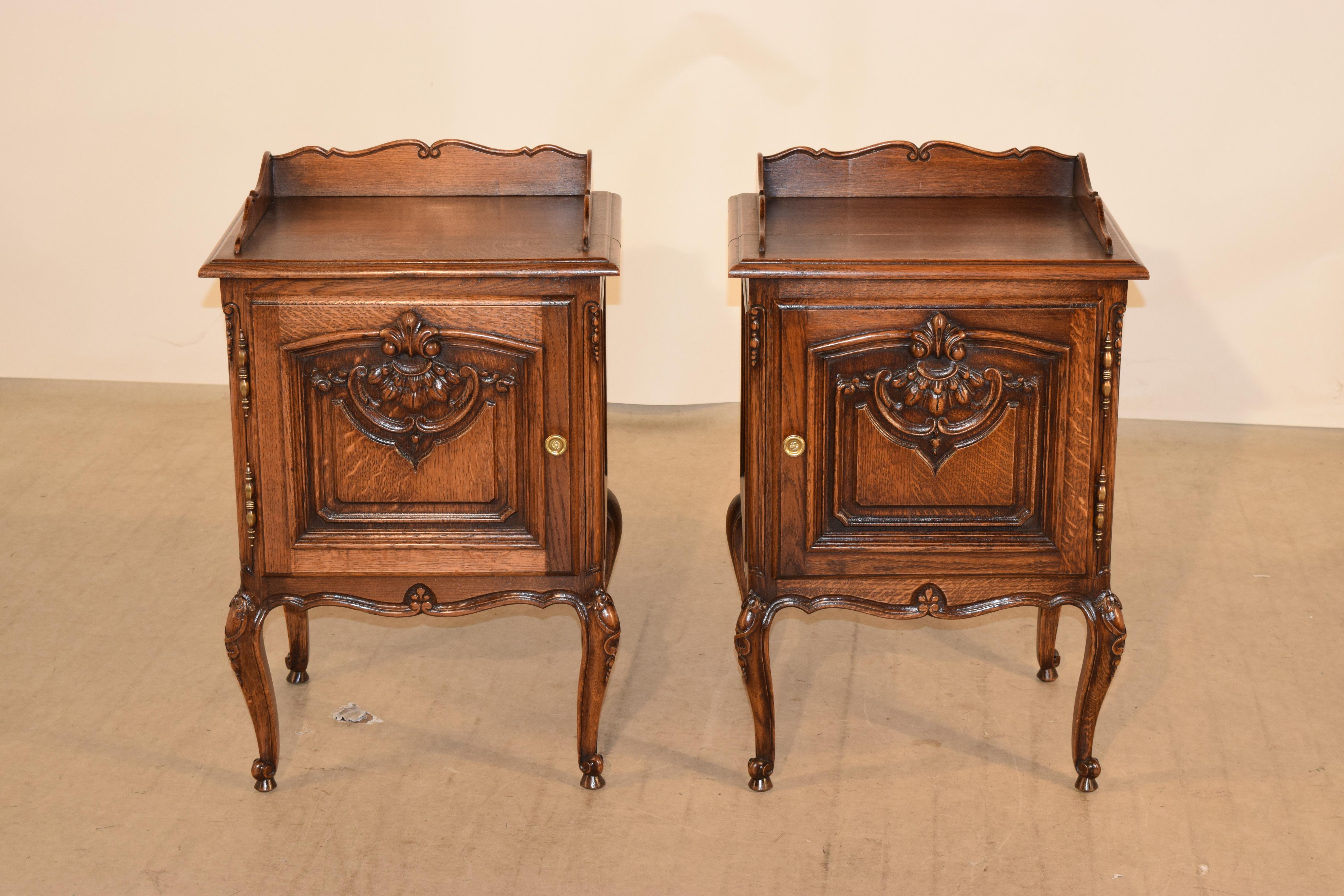 Early 20th Century Pair of French Oak Bedsides, circa 1900