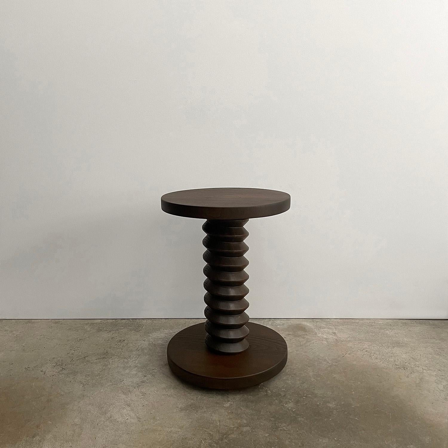 Pair of French Oak Corkscrew End Tables in the style of Dudouyt In Good Condition For Sale In Los Angeles, CA