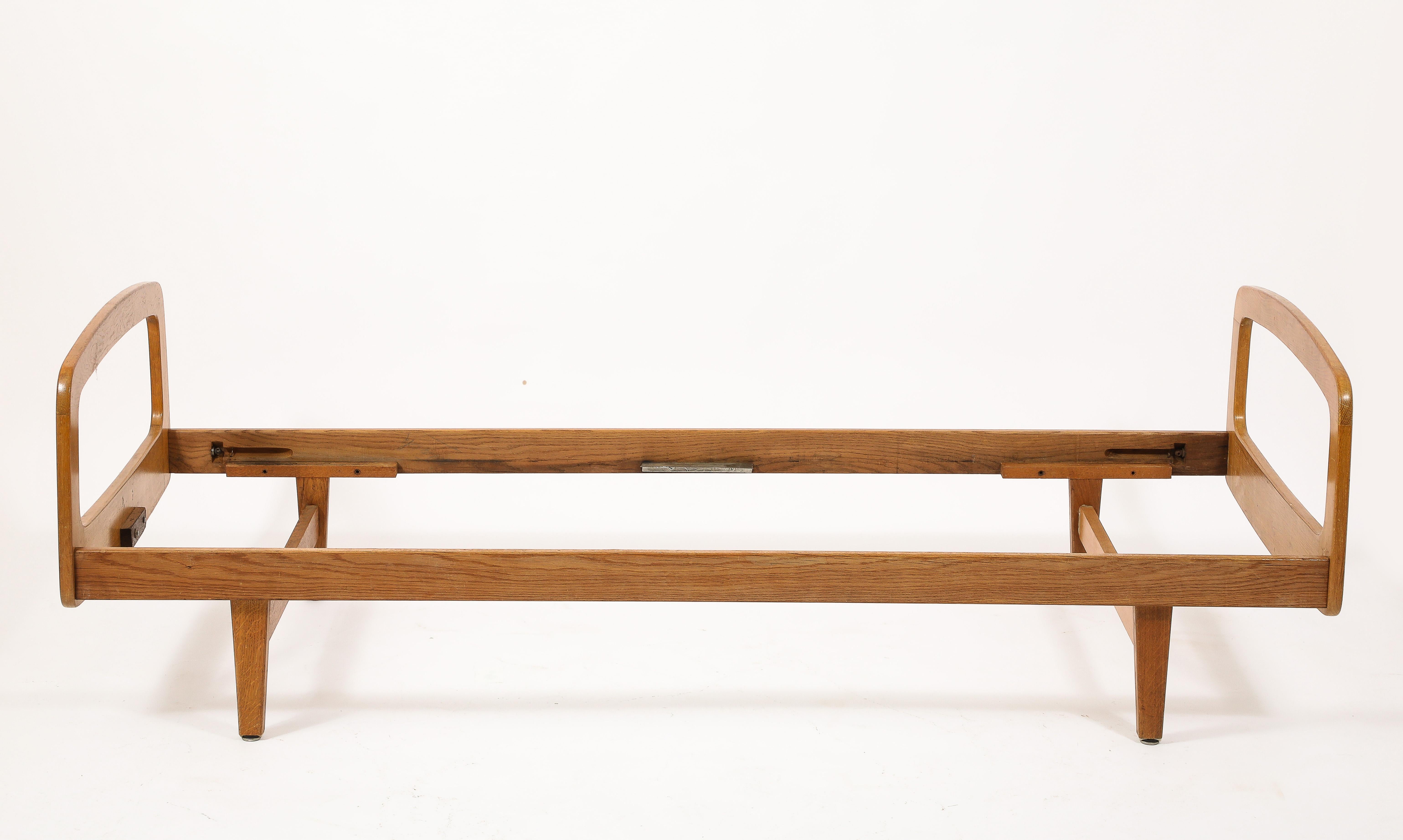Pair of French Oak Daybeds by Jacques Hauville - France 1950's In Good Condition For Sale In New York, NY