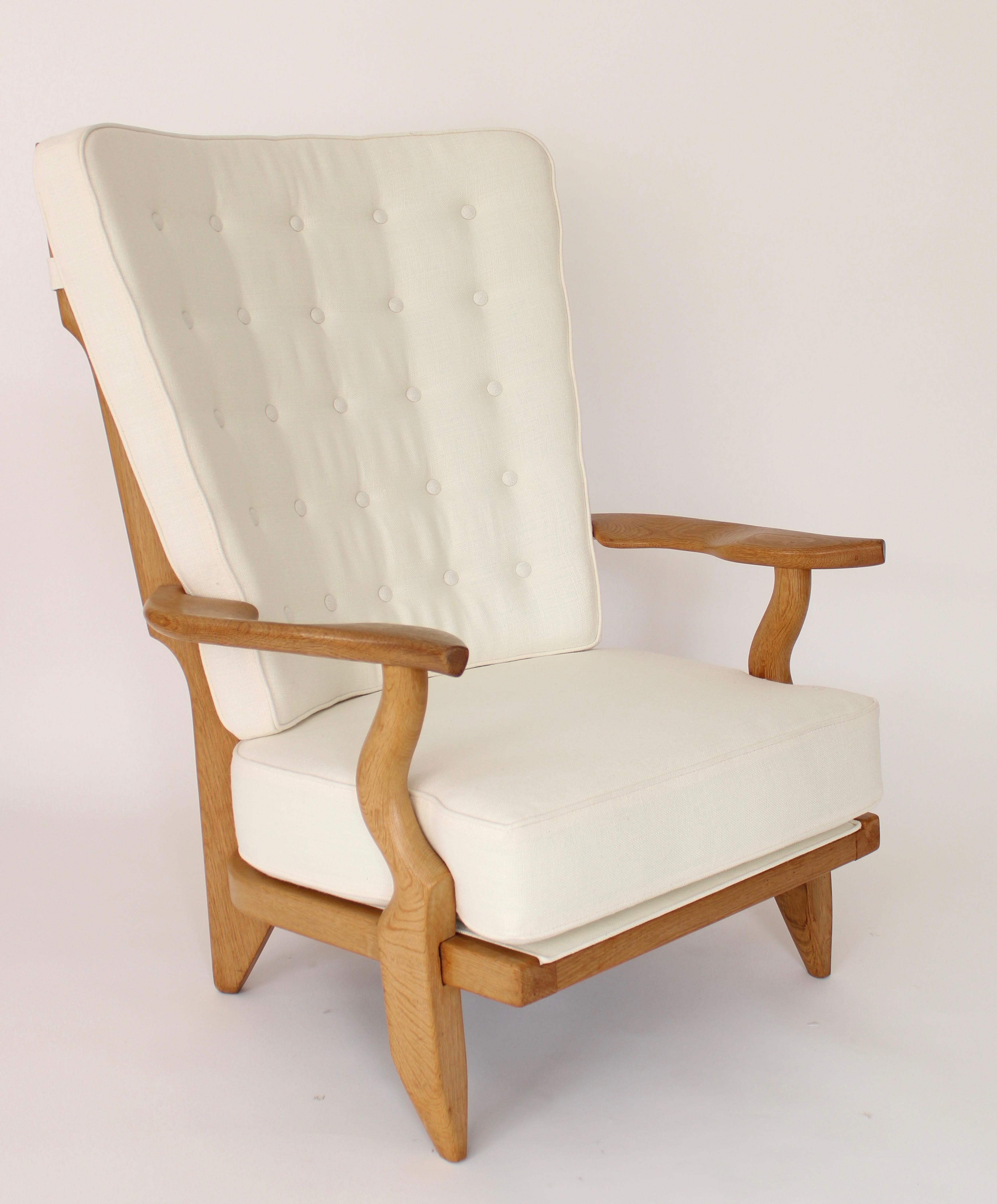 Mid-Century Modern Guillerme et Chambron Votre Maison Pair of French Oak Grand Repos Lounge Chairs 