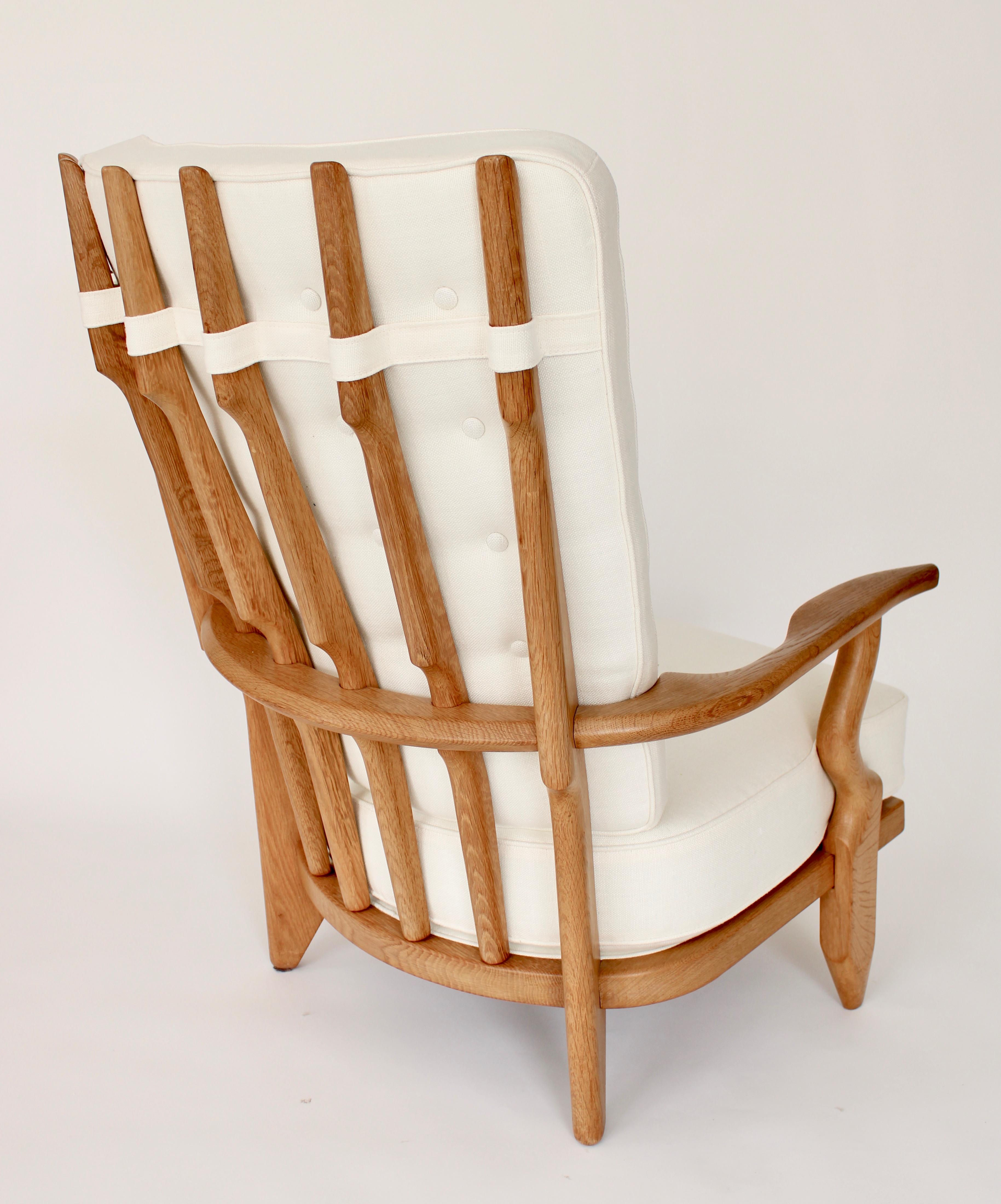 Mid-20th Century Guillerme et Chambron Votre Maison Pair of French Oak Grand Repos Lounge Chairs 