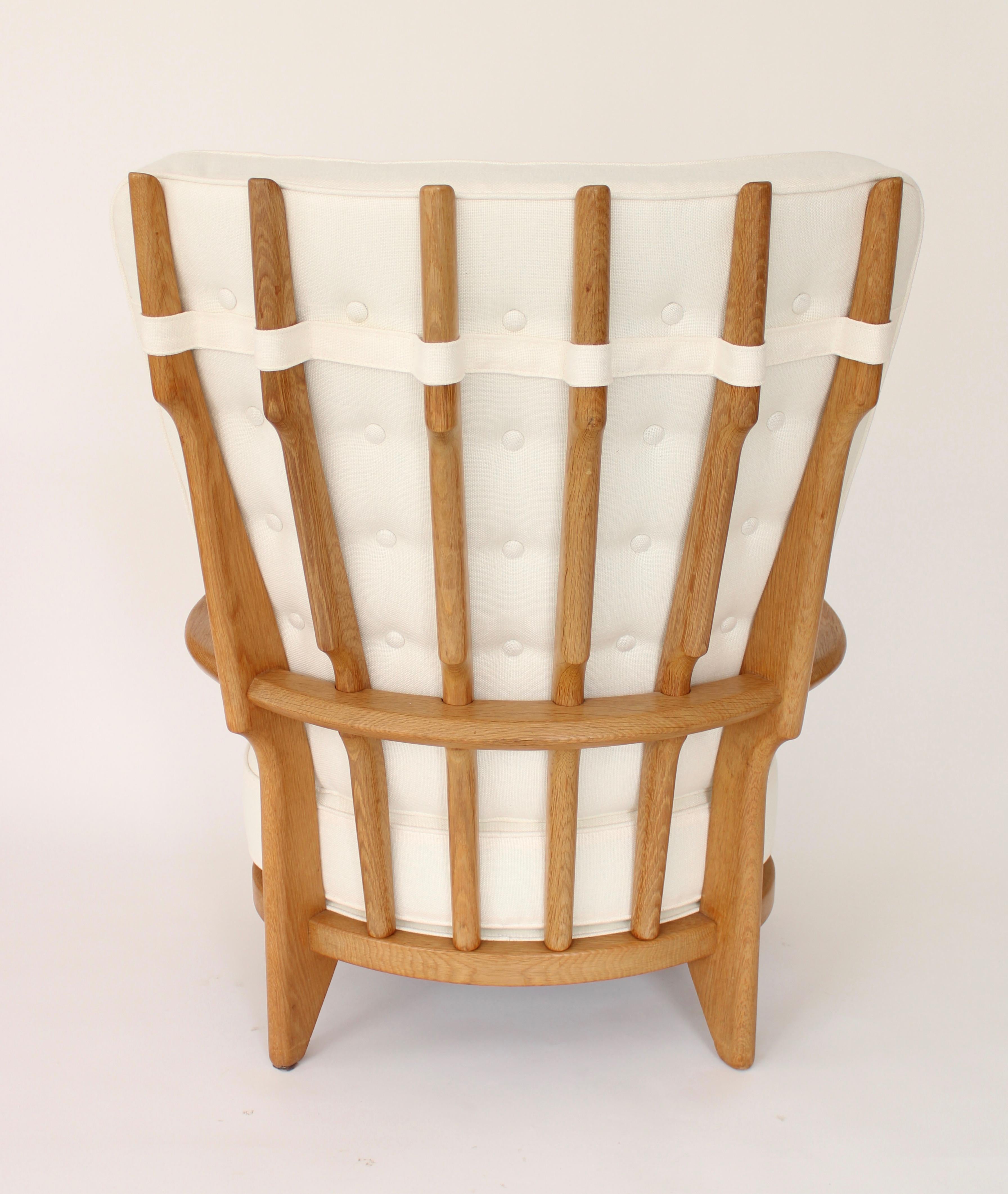 Linen Guillerme et Chambron Votre Maison Pair of French Oak Grand Repos Lounge Chairs 