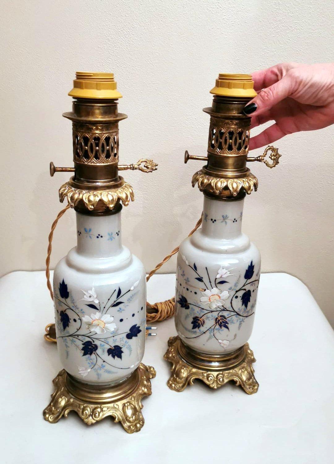 Pair of French Oil Lamps Opaline Glass Hand Painted Bronze Finishing For Sale 7