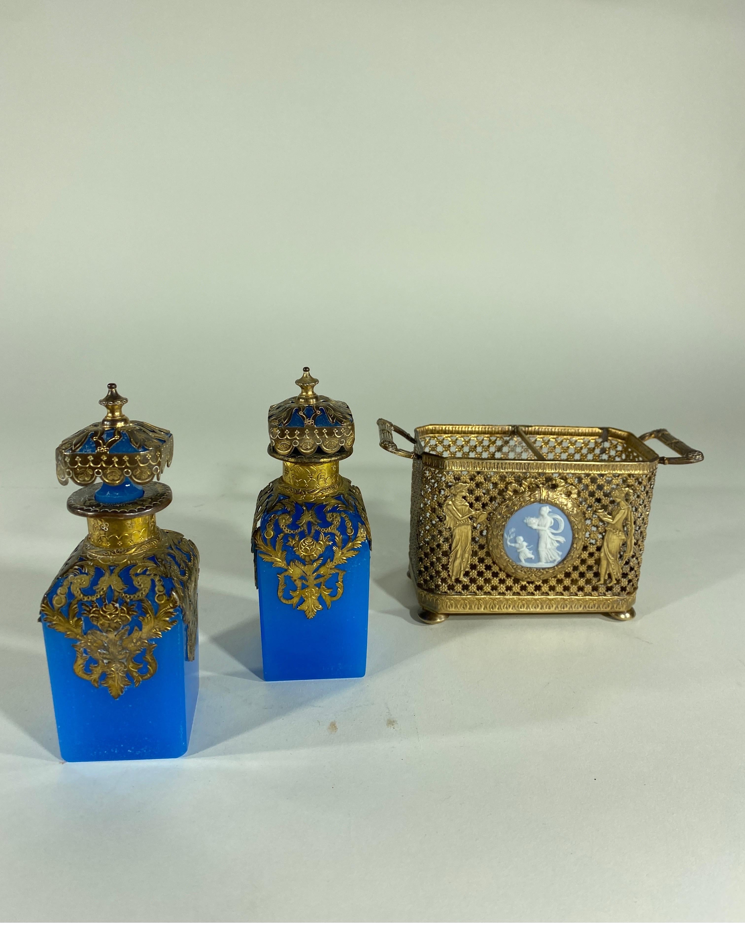 Pair of French Opaline and Gilt Bronze Parfum in Holder In Good Condition For Sale In Natchez, MS
