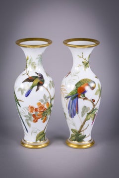 Paire de vases French Opaline, Baccarat, vers 1835