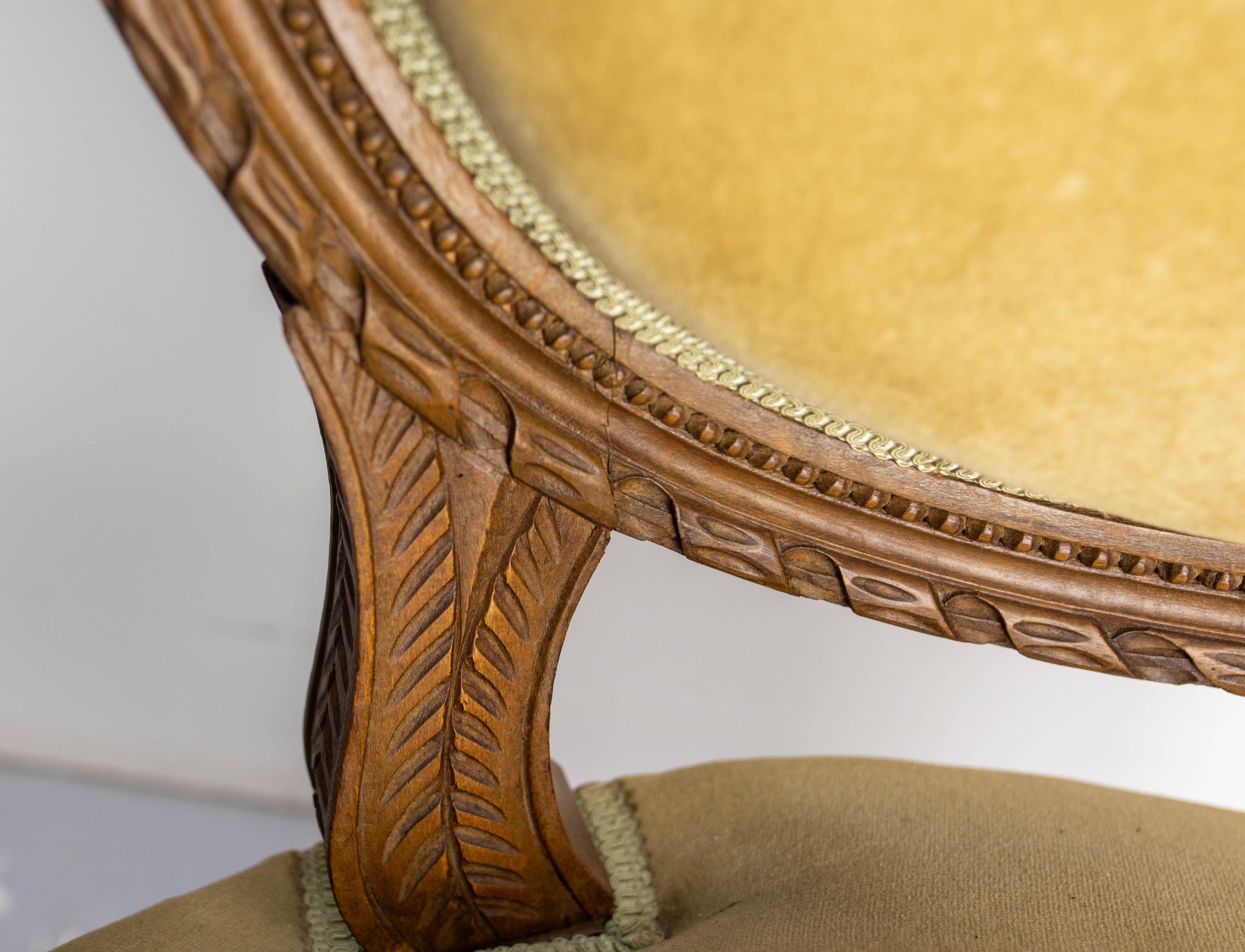 Paire de fauteuils ouverts Louis XVI Fauteuils à médaillon, circa 1900 en vente 3