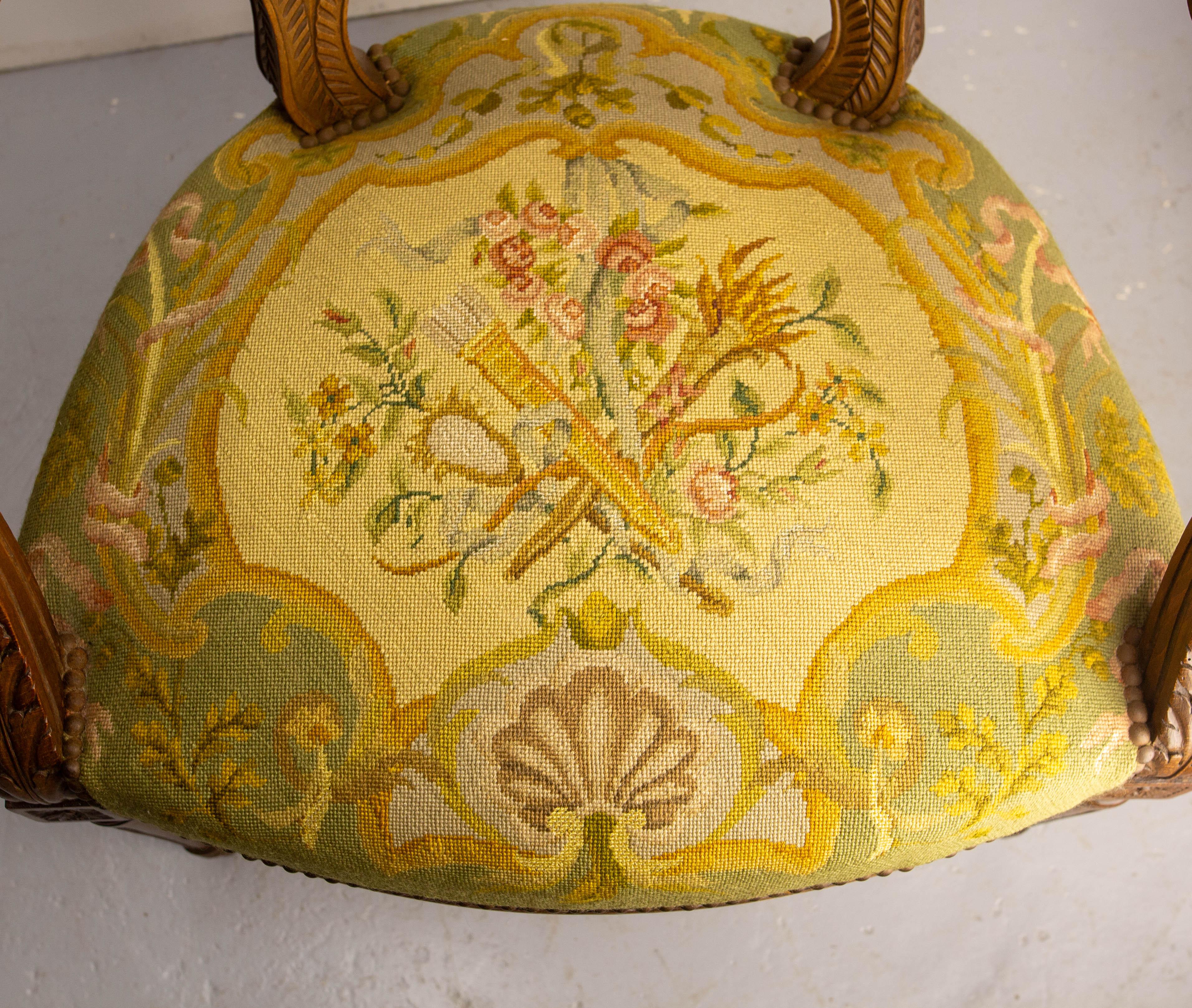 Paire de fauteuils ouverts Louis XVI Fauteuils à médaillon, circa 1900 en vente 5