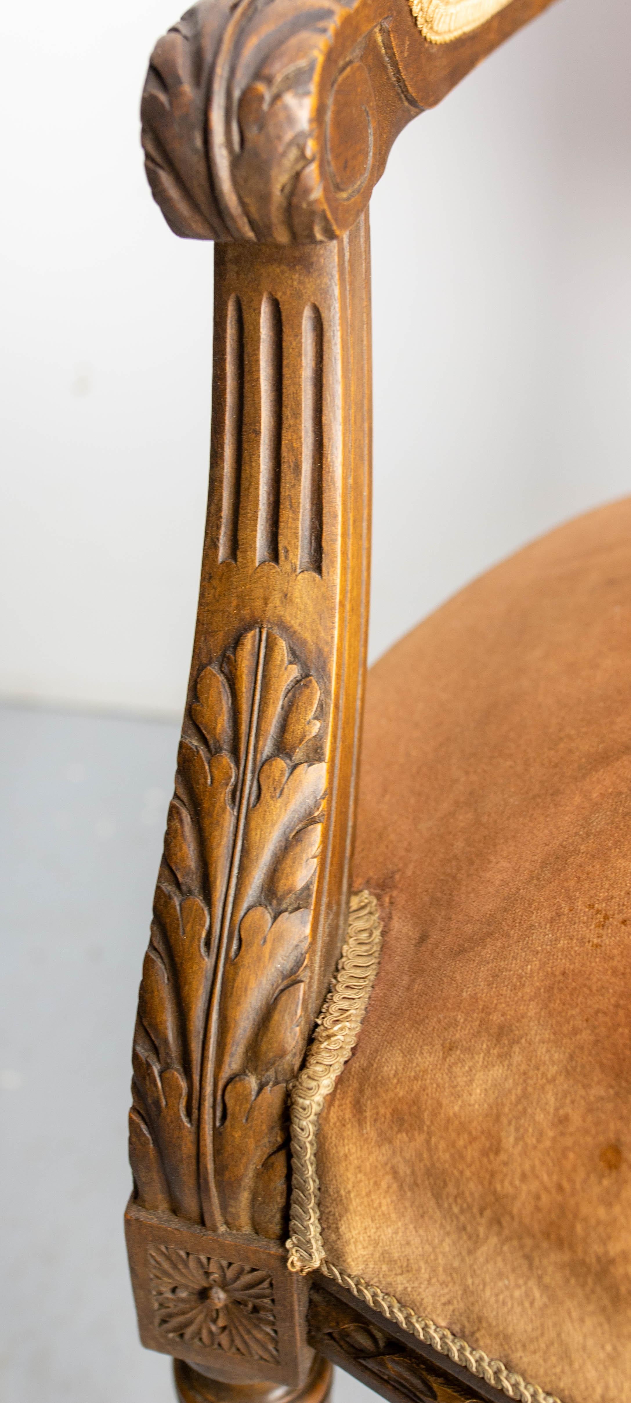 Paire de fauteuils ouverts Louis XVI Fauteuils à médaillon, circa 1900 en vente 11