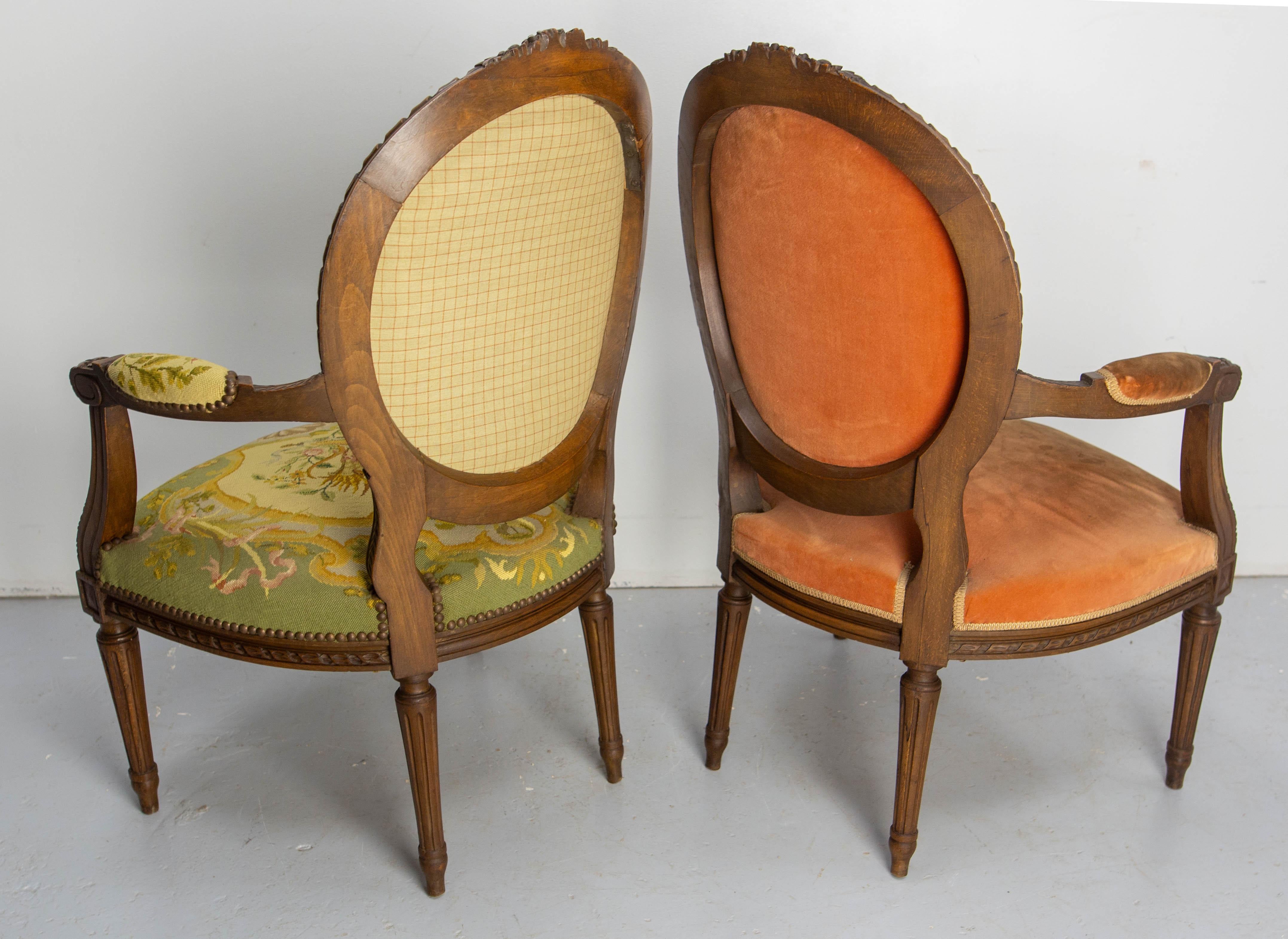 Tissu d'ameublement Paire de fauteuils ouverts Louis XVI Fauteuils à médaillon, circa 1900 en vente