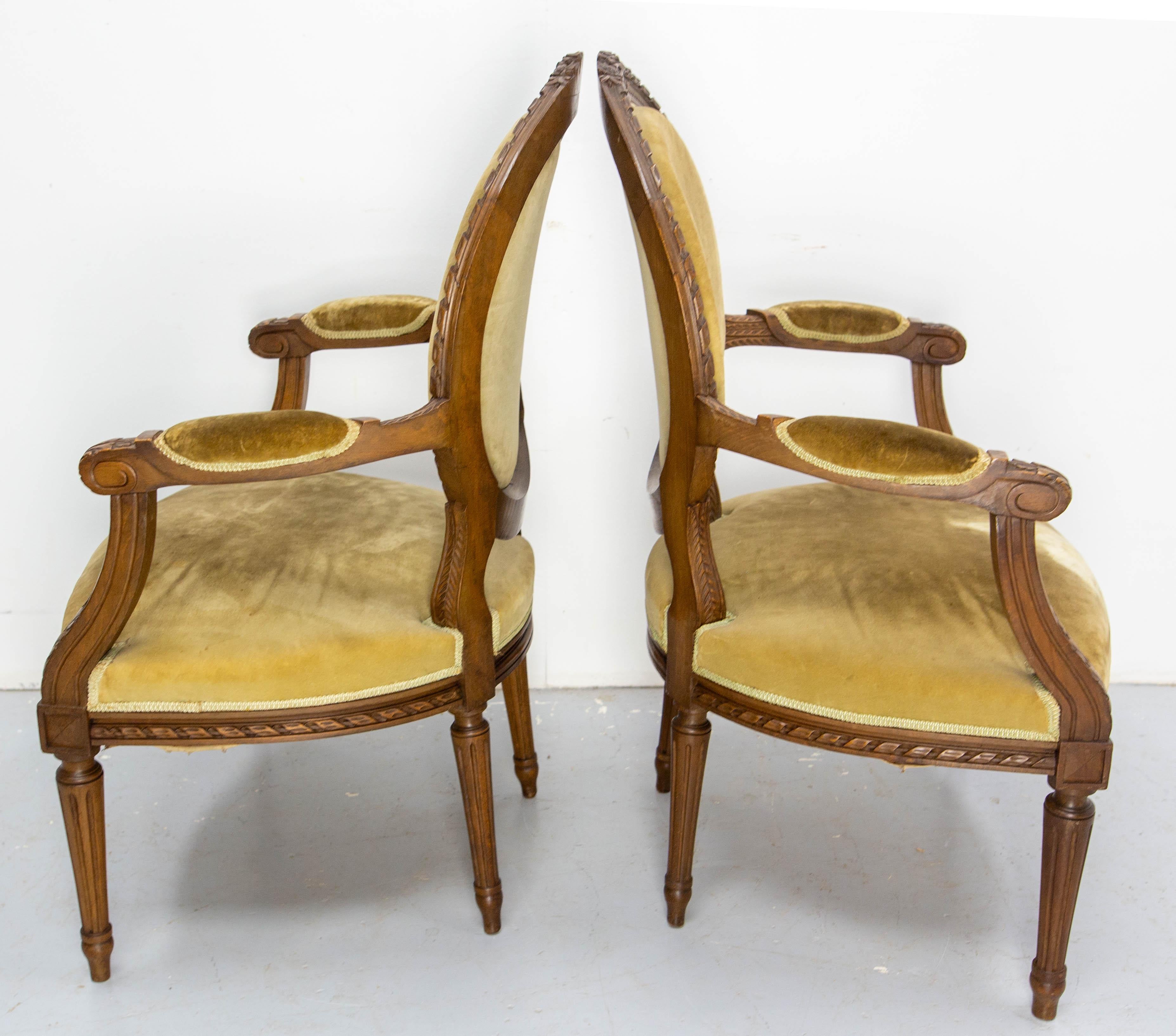 Paire de fauteuils ouverts Louis XVI Fauteuils à médaillon, circa 1900 en vente 1